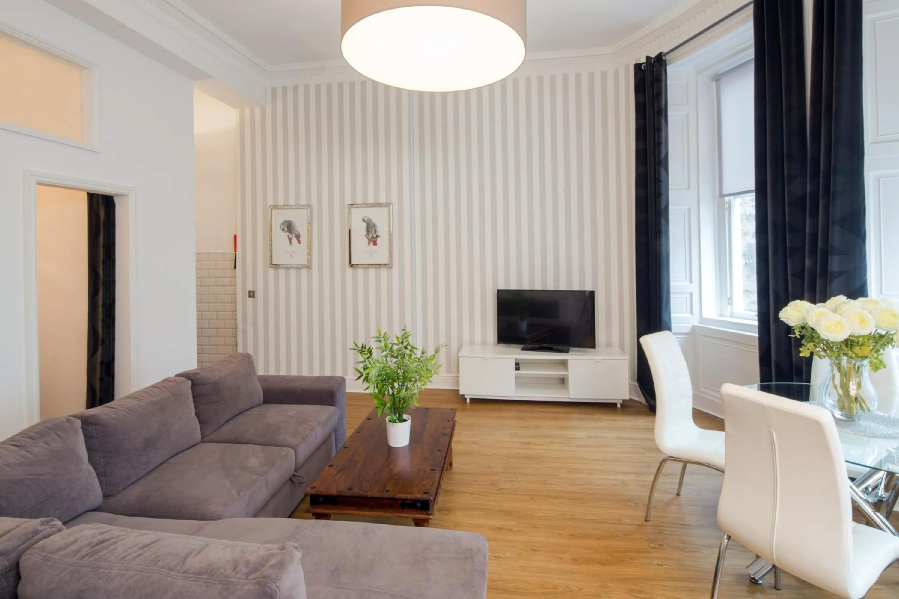 TV and multimedia in Edinburgh Castle Apartments