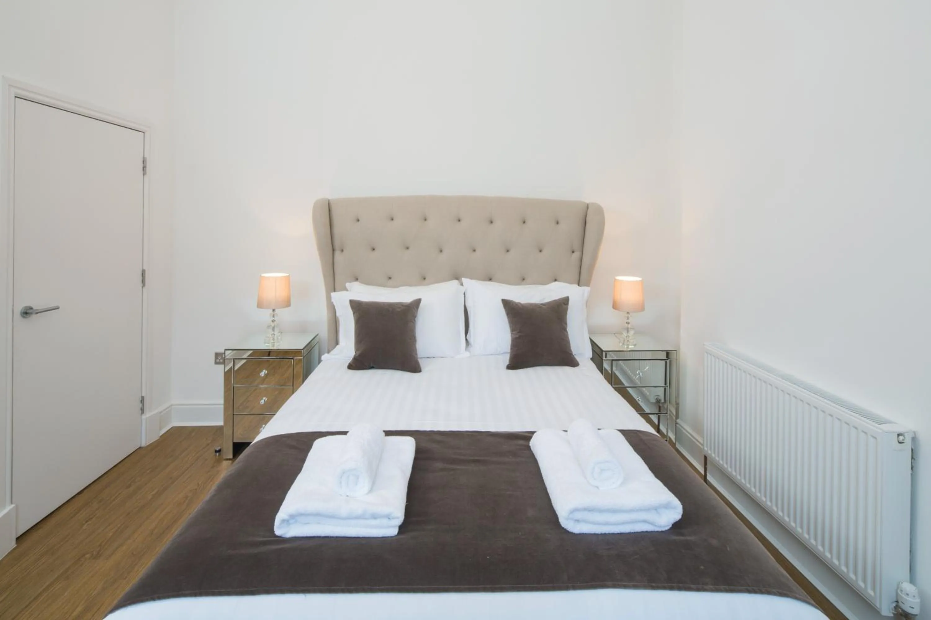 Bedroom, Bed in Edinburgh Castle Apartments