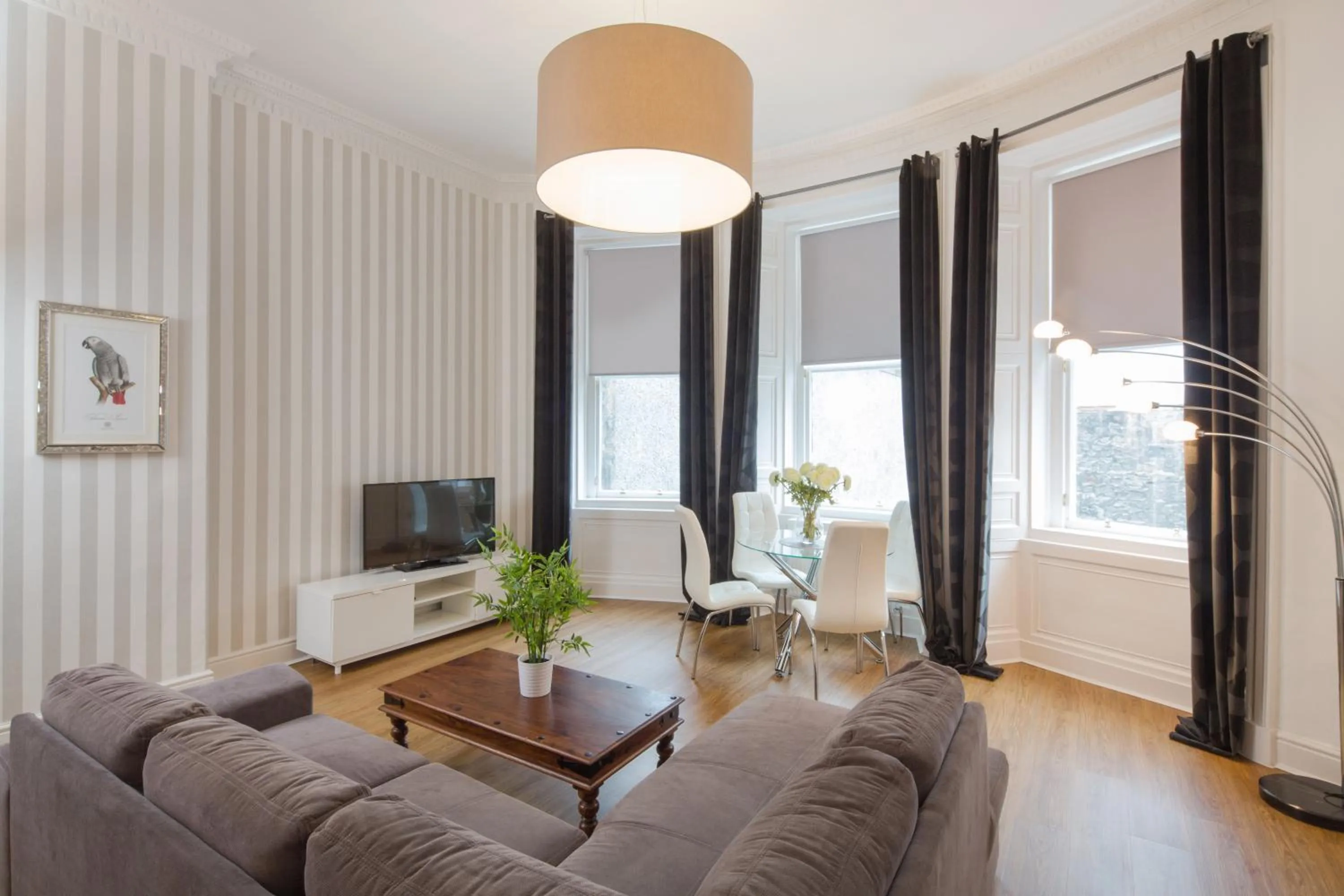 TV and multimedia in Edinburgh Castle Apartments