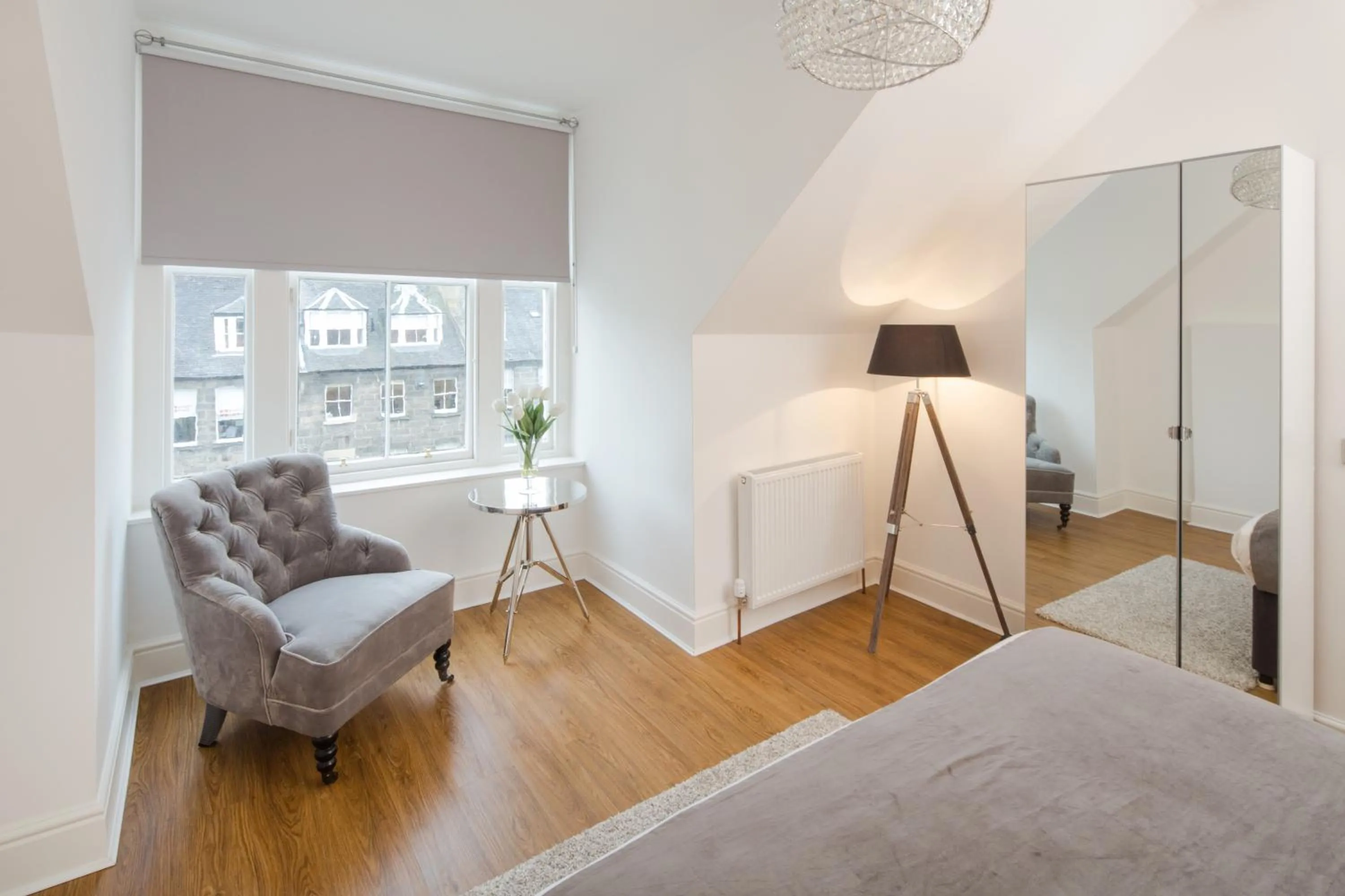 Seating area, Bed in Edinburgh Castle Apartments