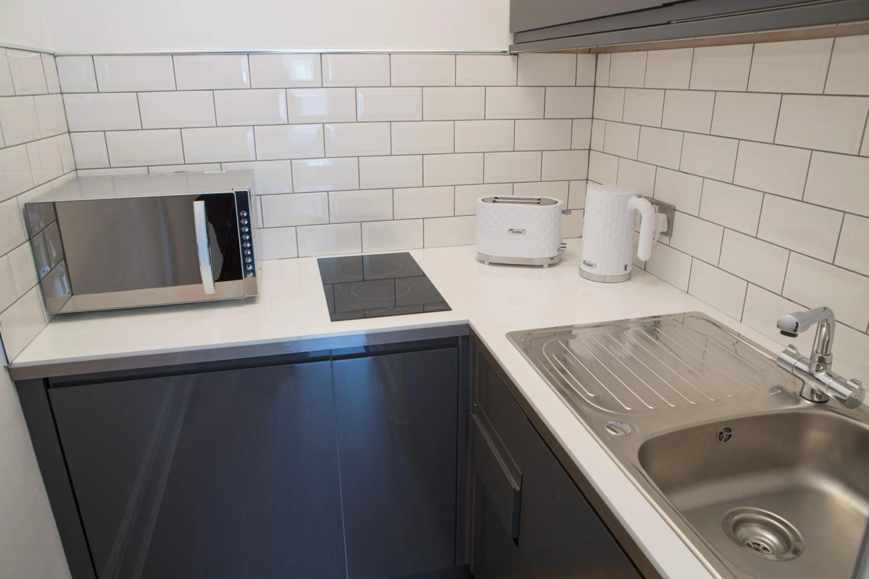 Kitchen or kitchenette in Edinburgh Castle Apartments