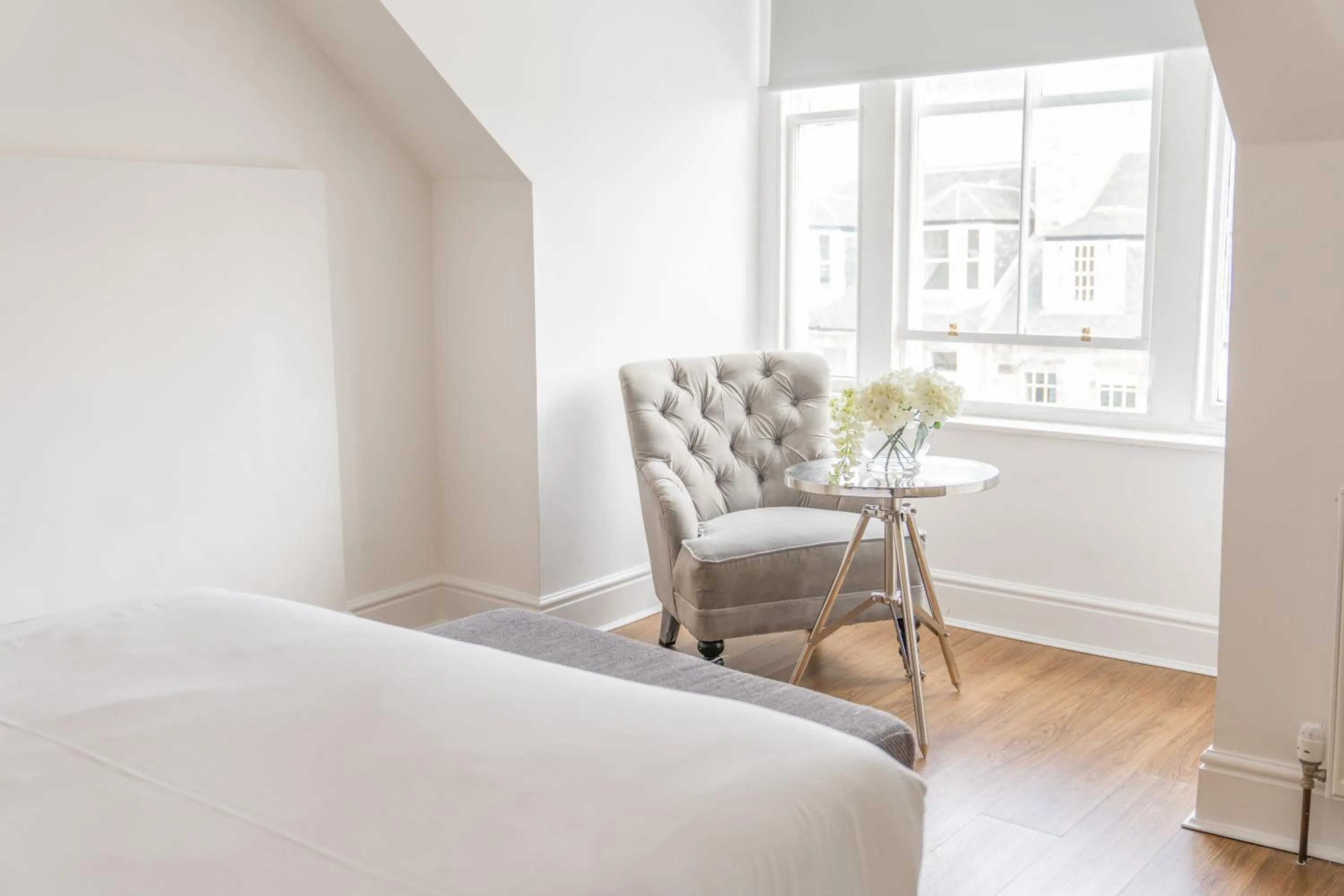 Seating area, Bed in Edinburgh Castle Apartments