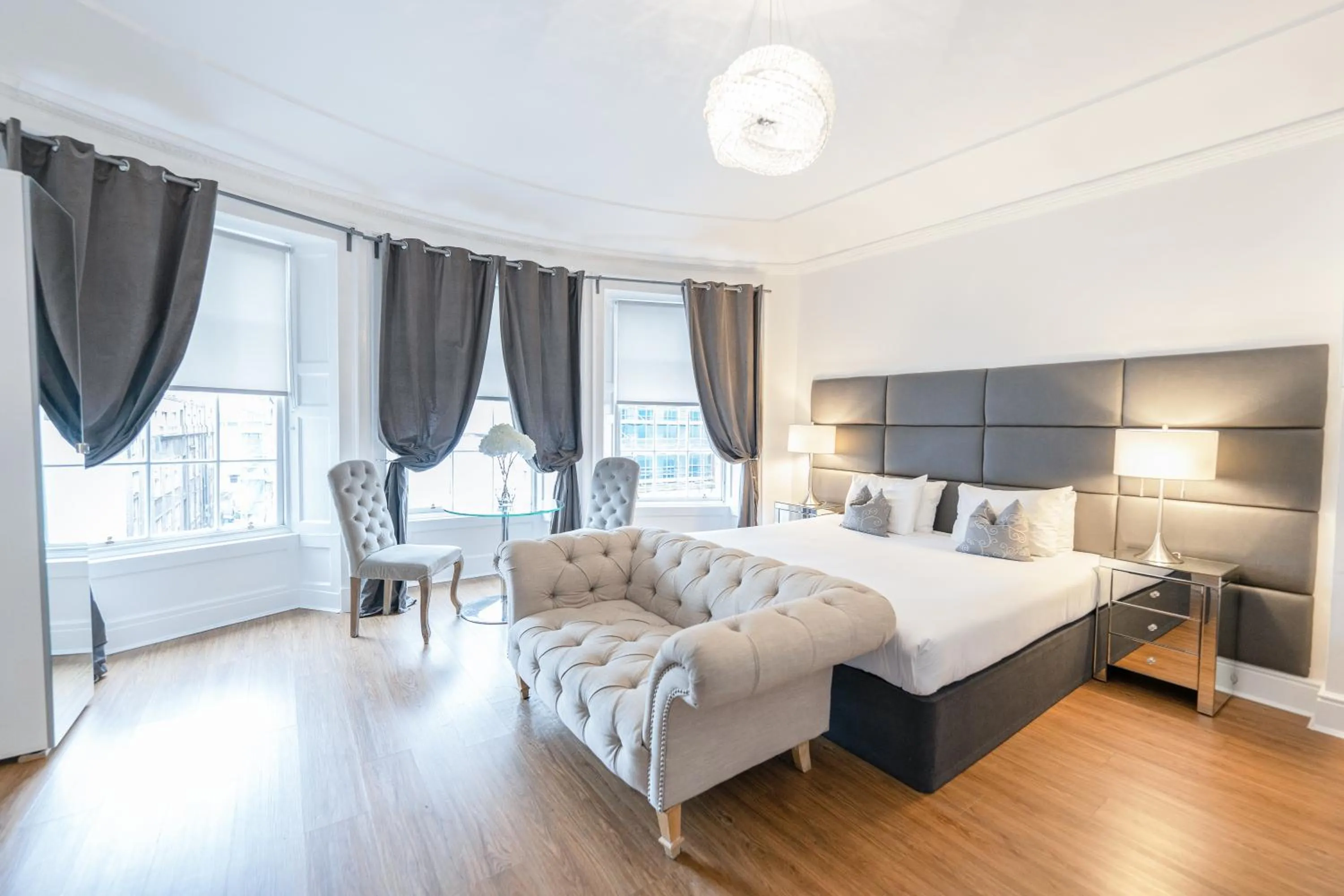 Bed in Edinburgh Castle Apartments