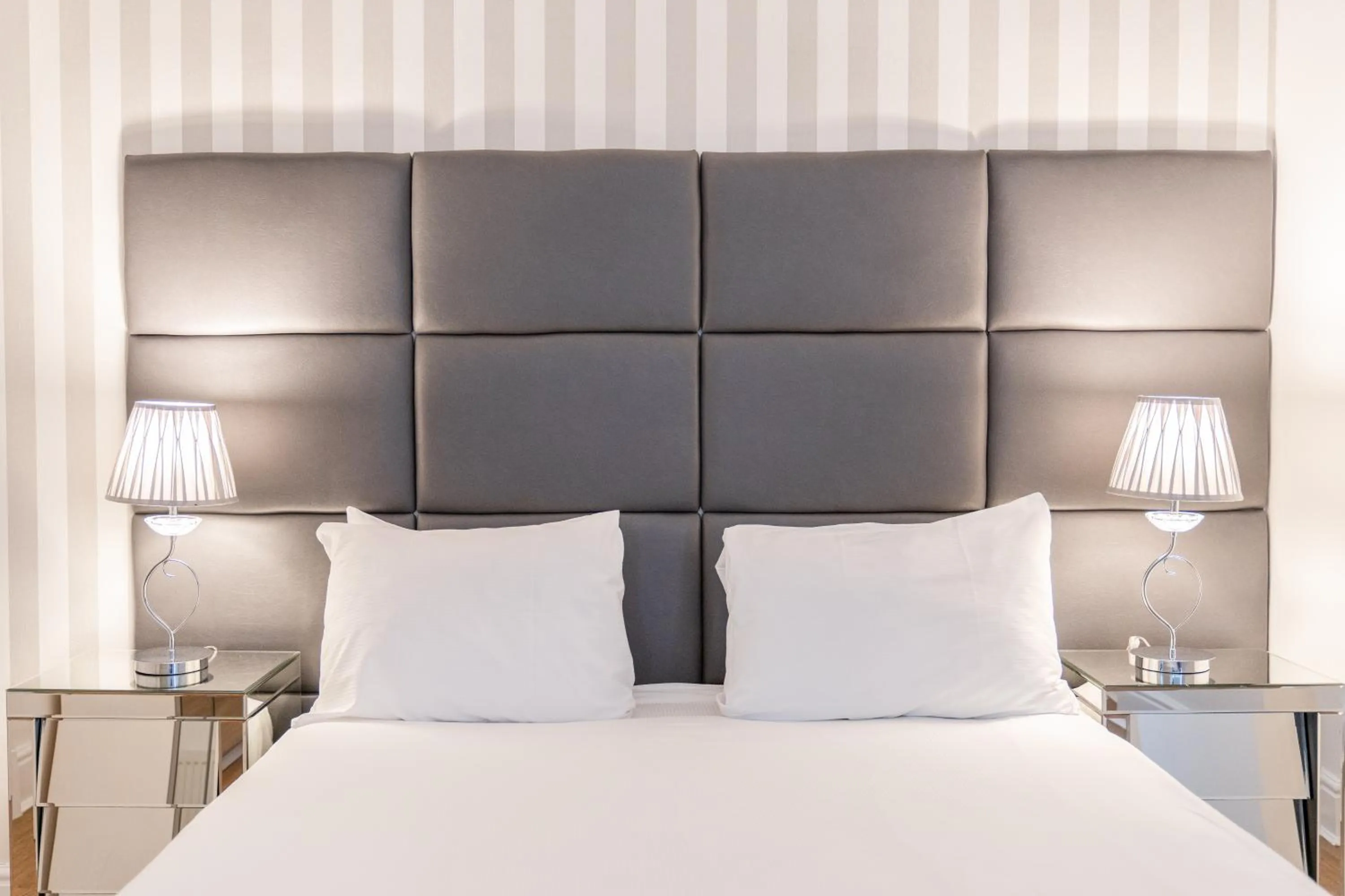 Bed in Edinburgh Castle Apartments