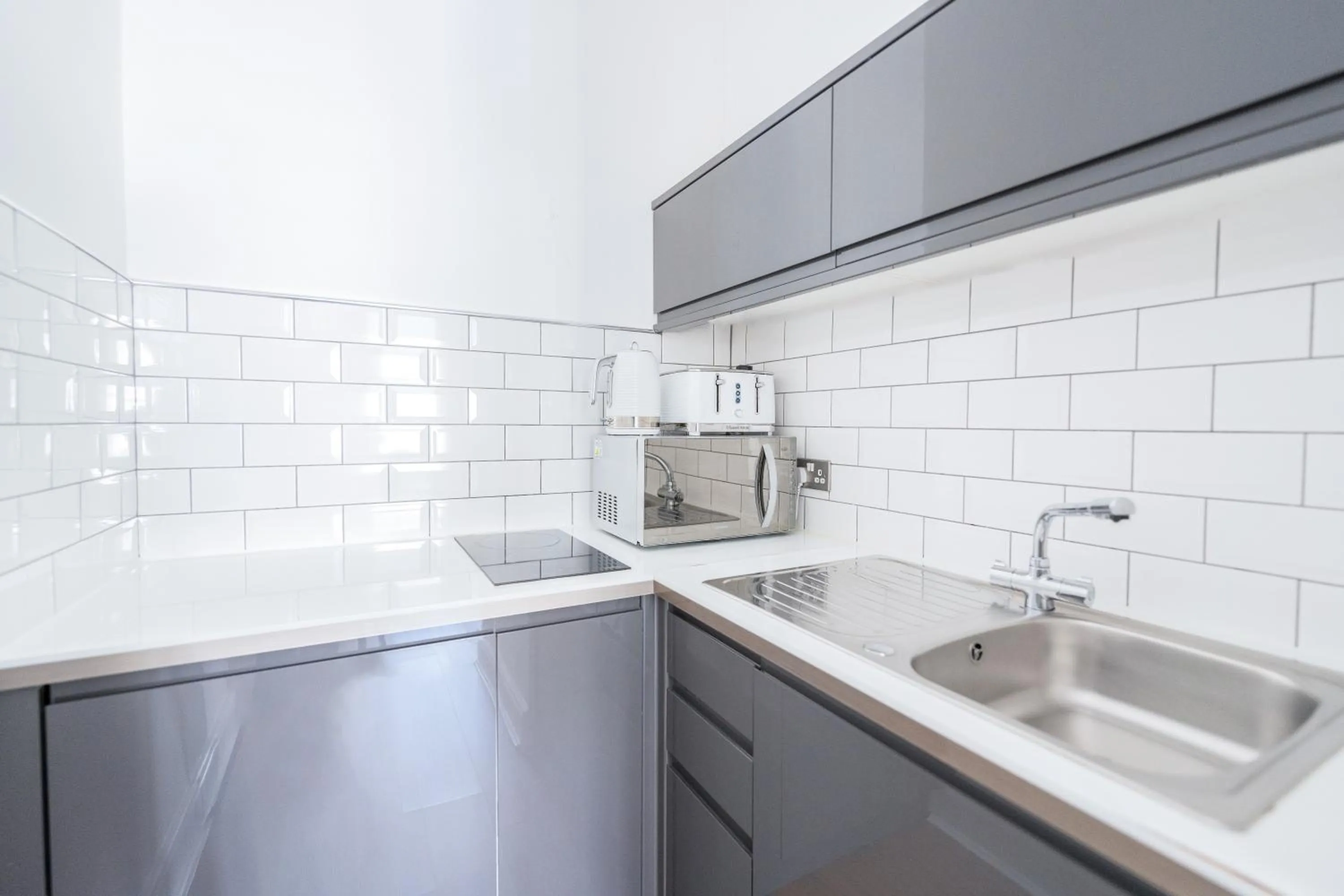 Kitchen or kitchenette in Edinburgh Castle Apartments