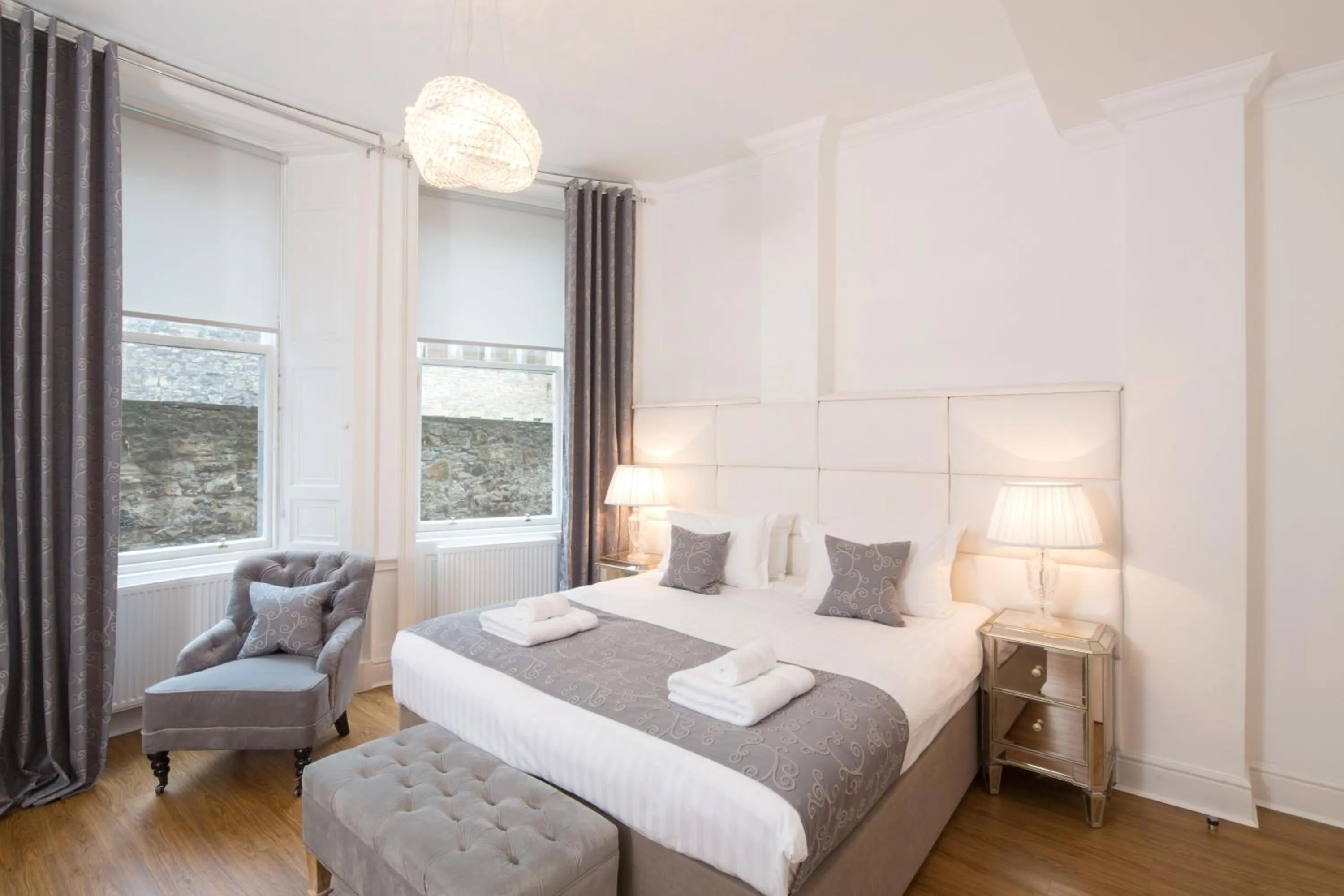 Bed in Edinburgh Castle Apartments