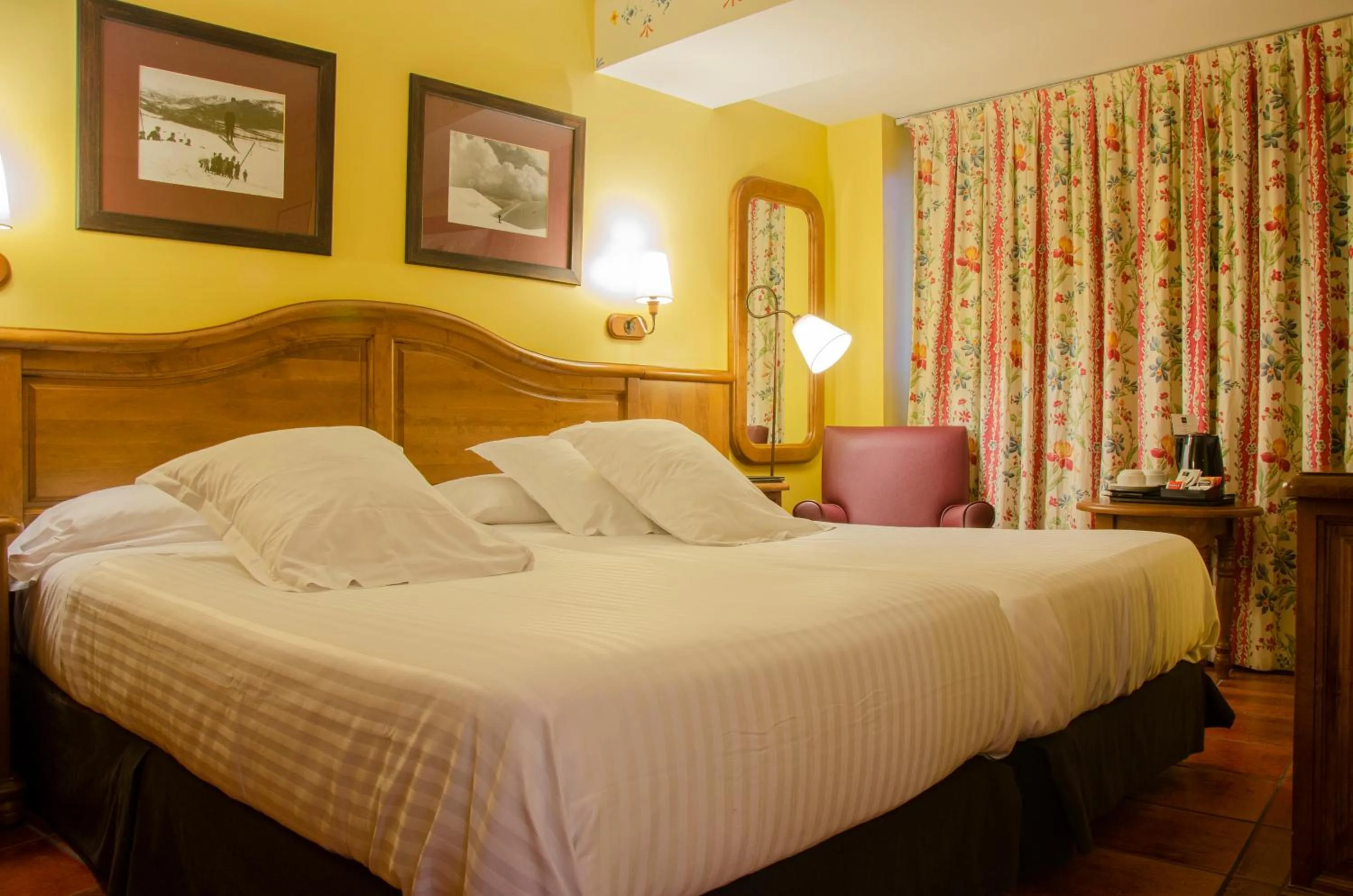 Bed in Ski Plaza Hotel & Wellness