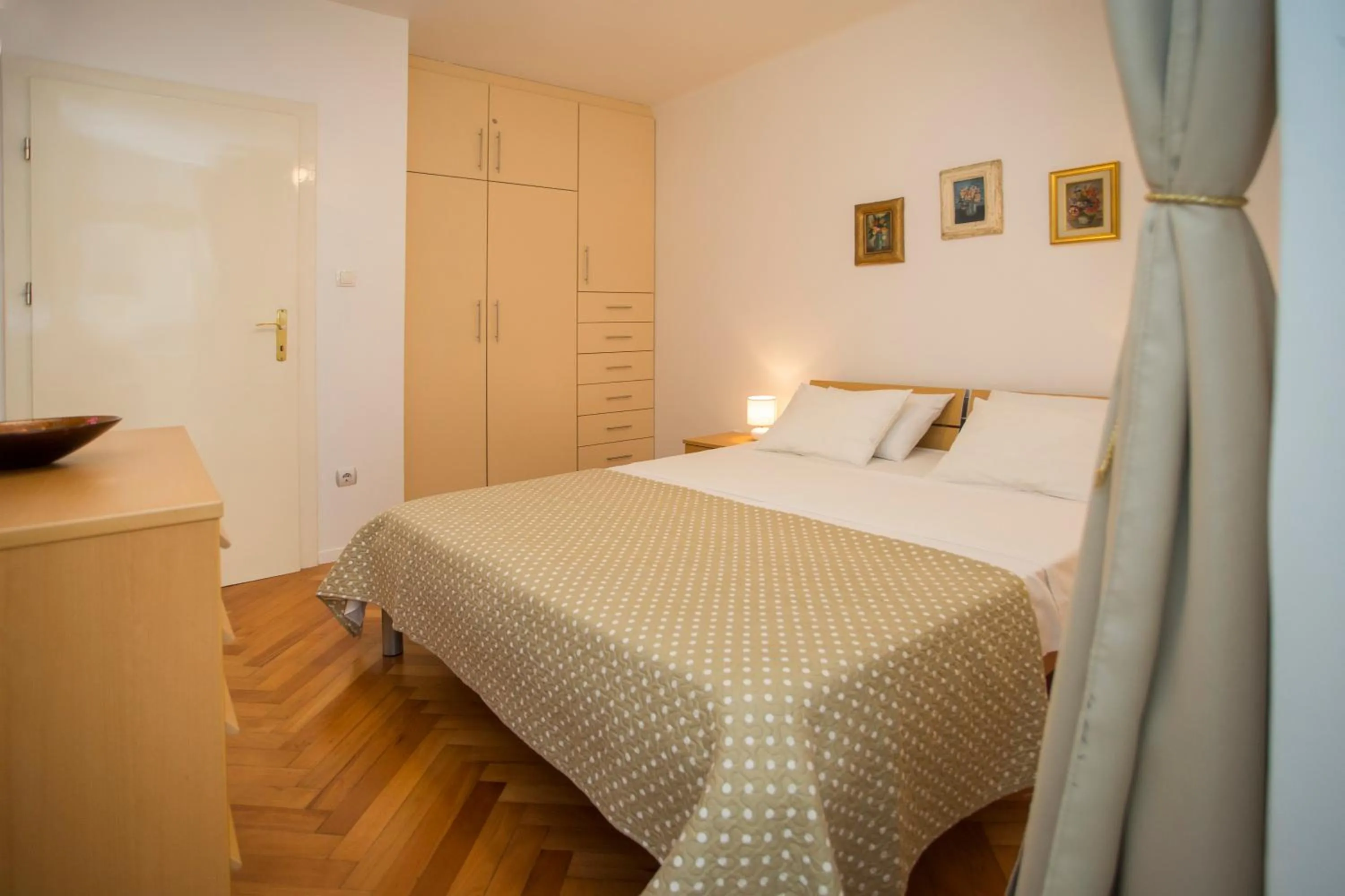 Bedroom, Bed in Apartment Sugar Flat