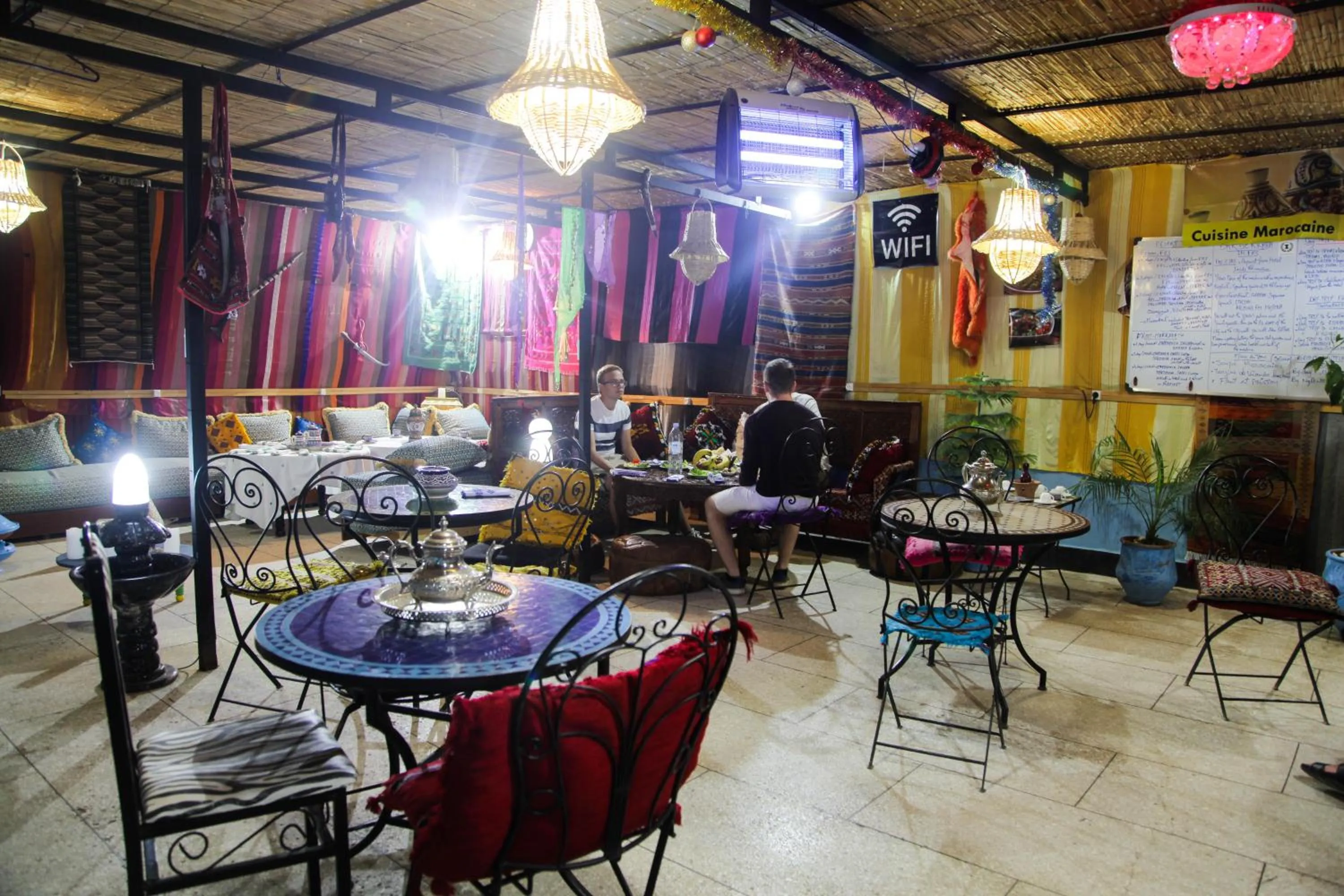 Restaurant/places to eat in Dar Berrada-Ziat