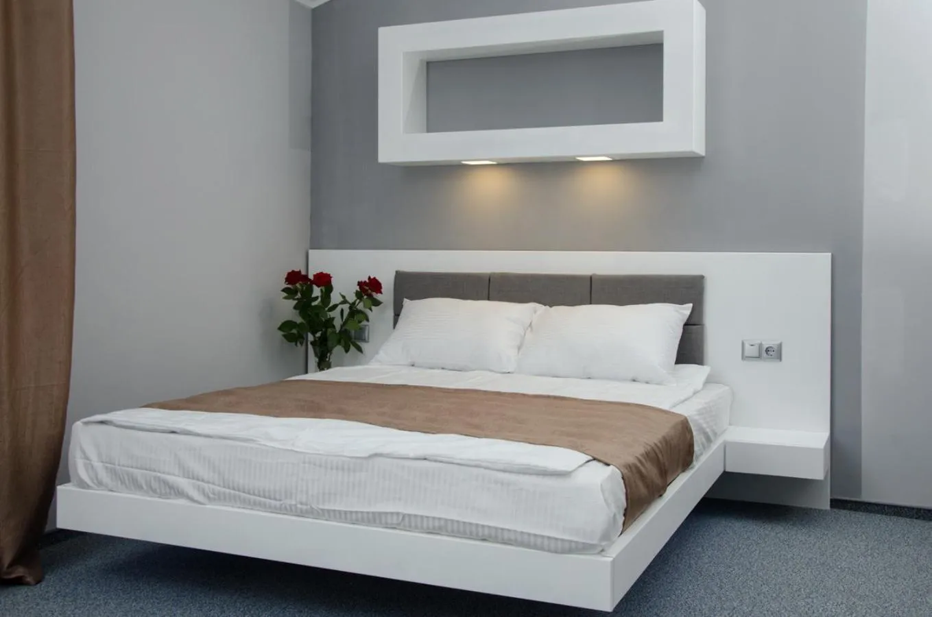 Photo of the whole room, Bed in Pushkinskaya Apartments