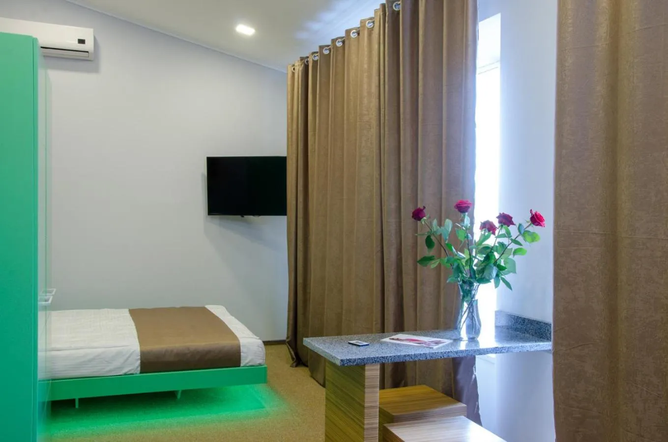 Photo of the whole room, Bed in Pushkinskaya Apartments