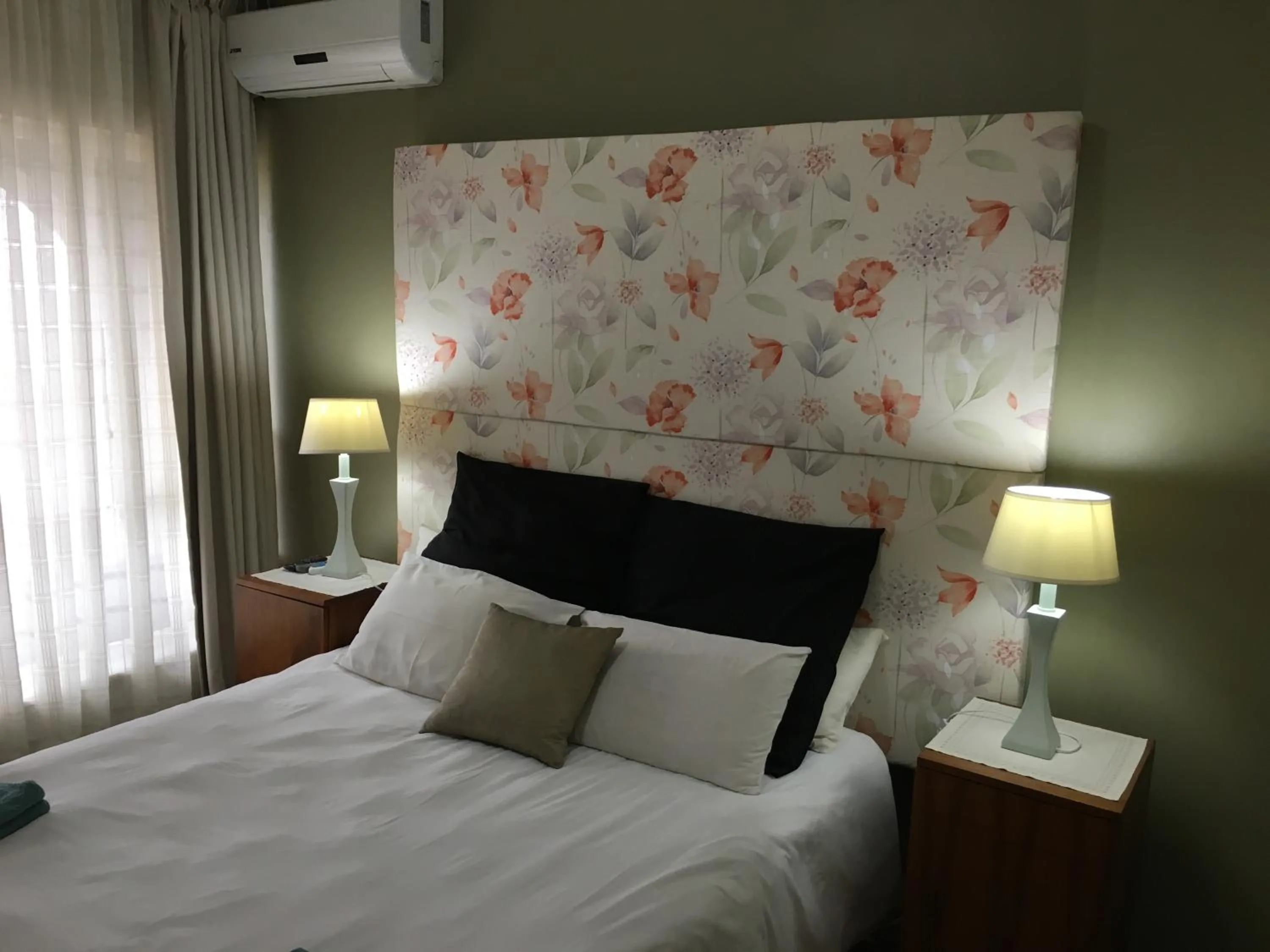 Bed in Eden Rose Manor B&B