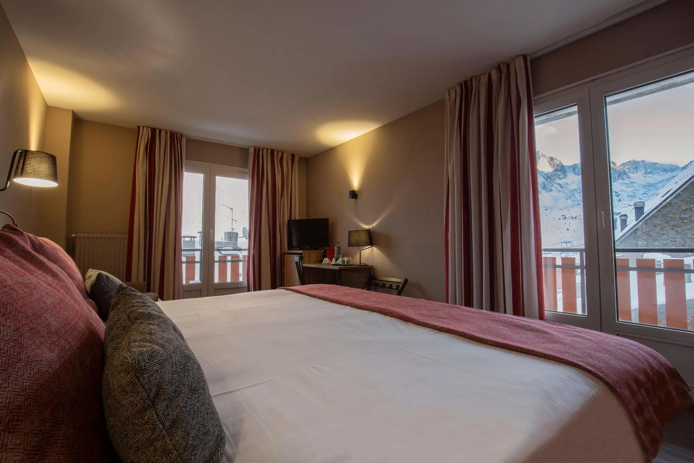 Bedroom, Bed in Hotel Grand Pas by Nexta