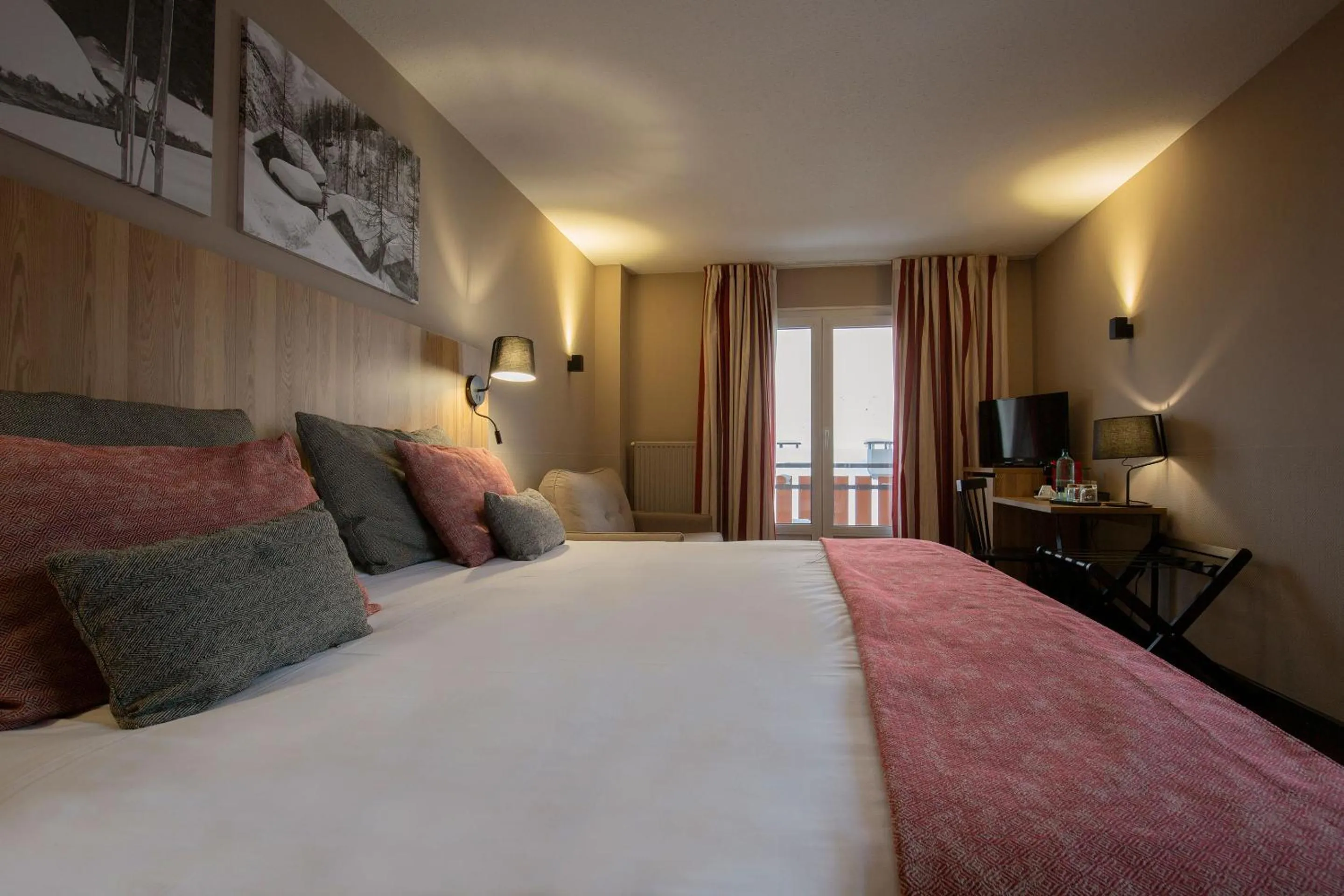 Bedroom, Bed in Hotel Grand Pas by Nexta