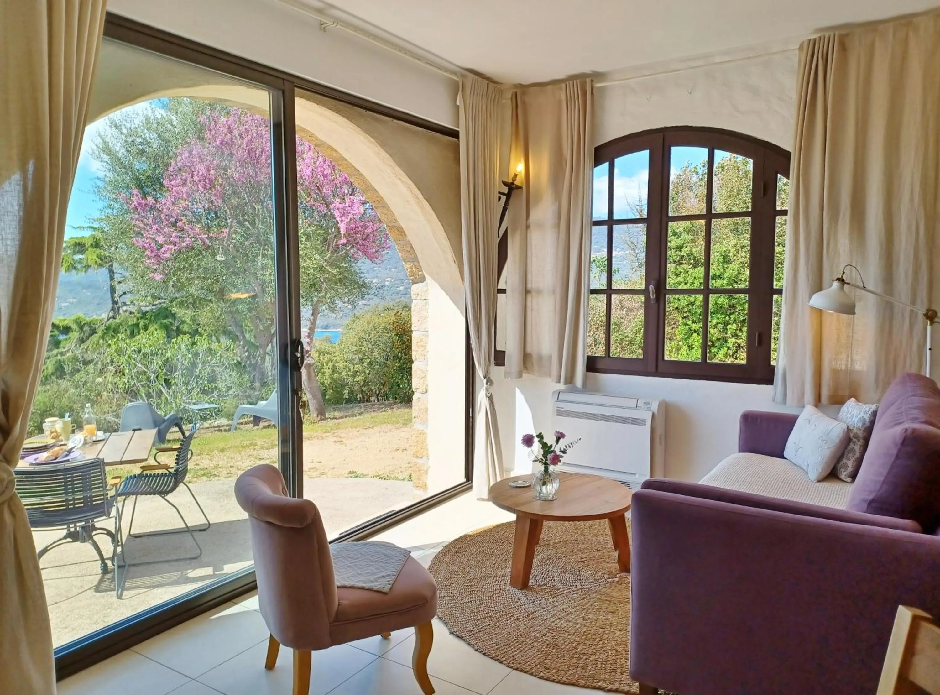 Living room in U Castellu, l' hôtel particulier