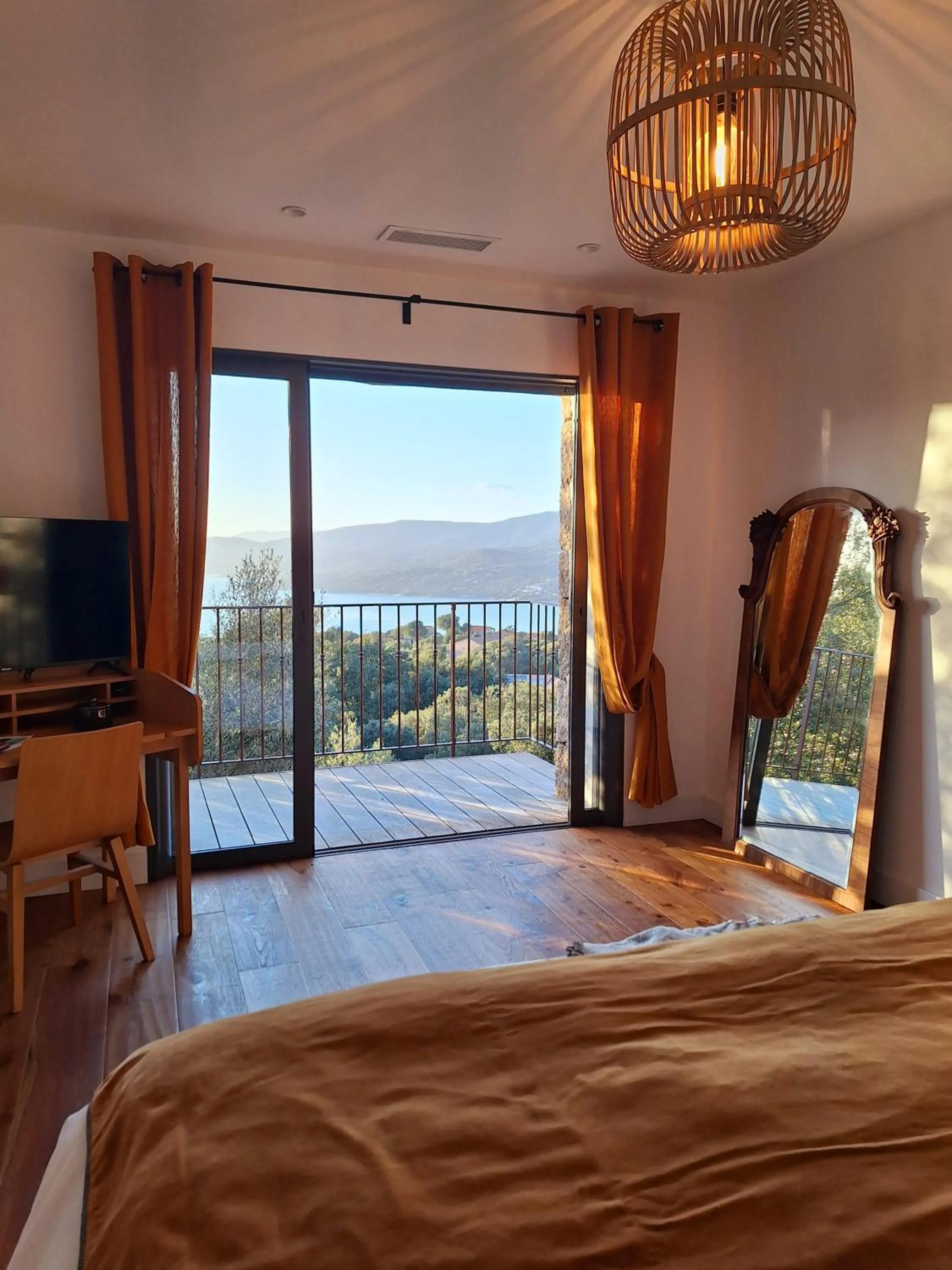 Bedroom, Bed in U Castellu, l' hôtel particulier