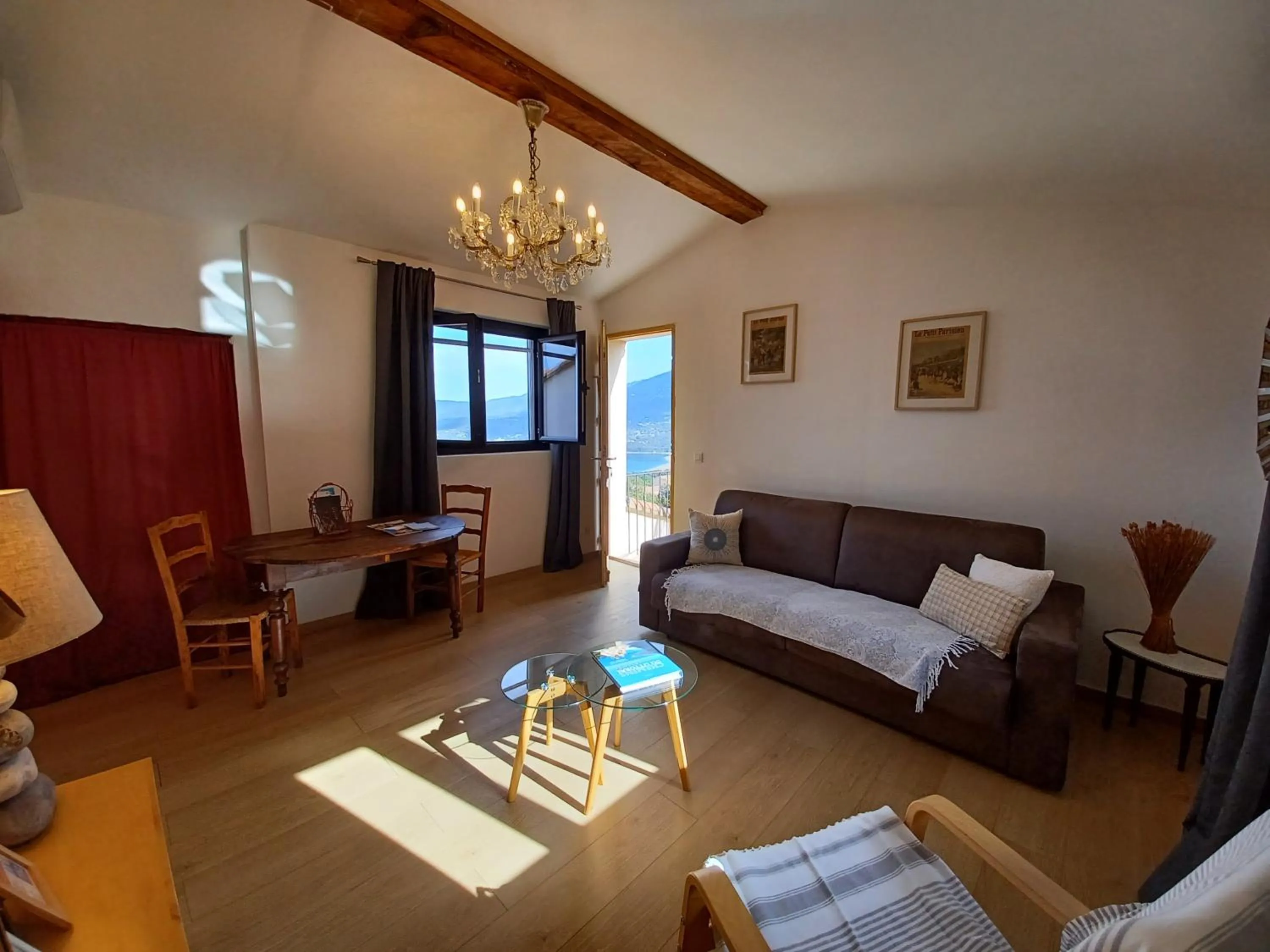 Living room, Bed in U Castellu, l' hôtel particulier