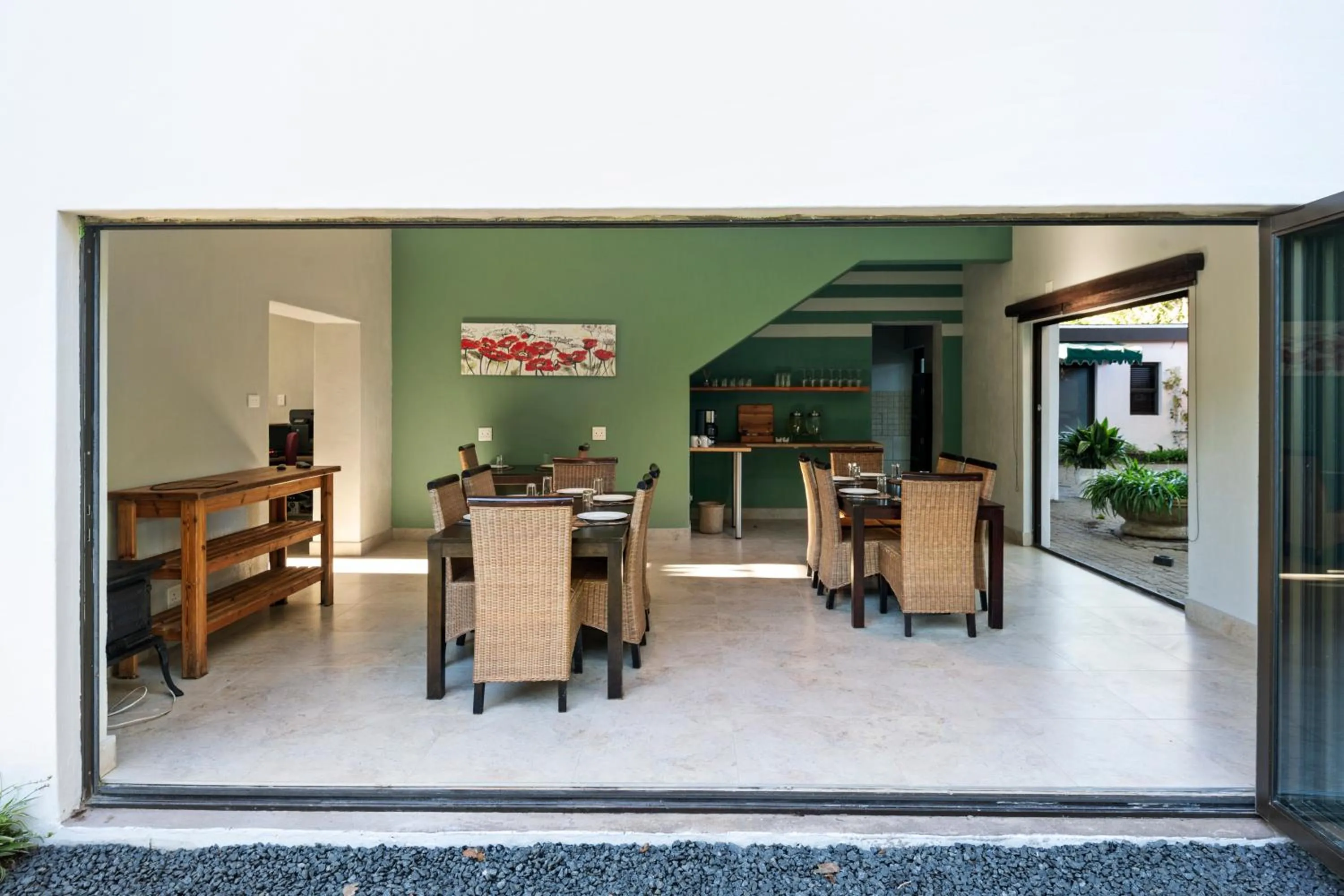 Communal lounge/ TV room in De Akker Guest House