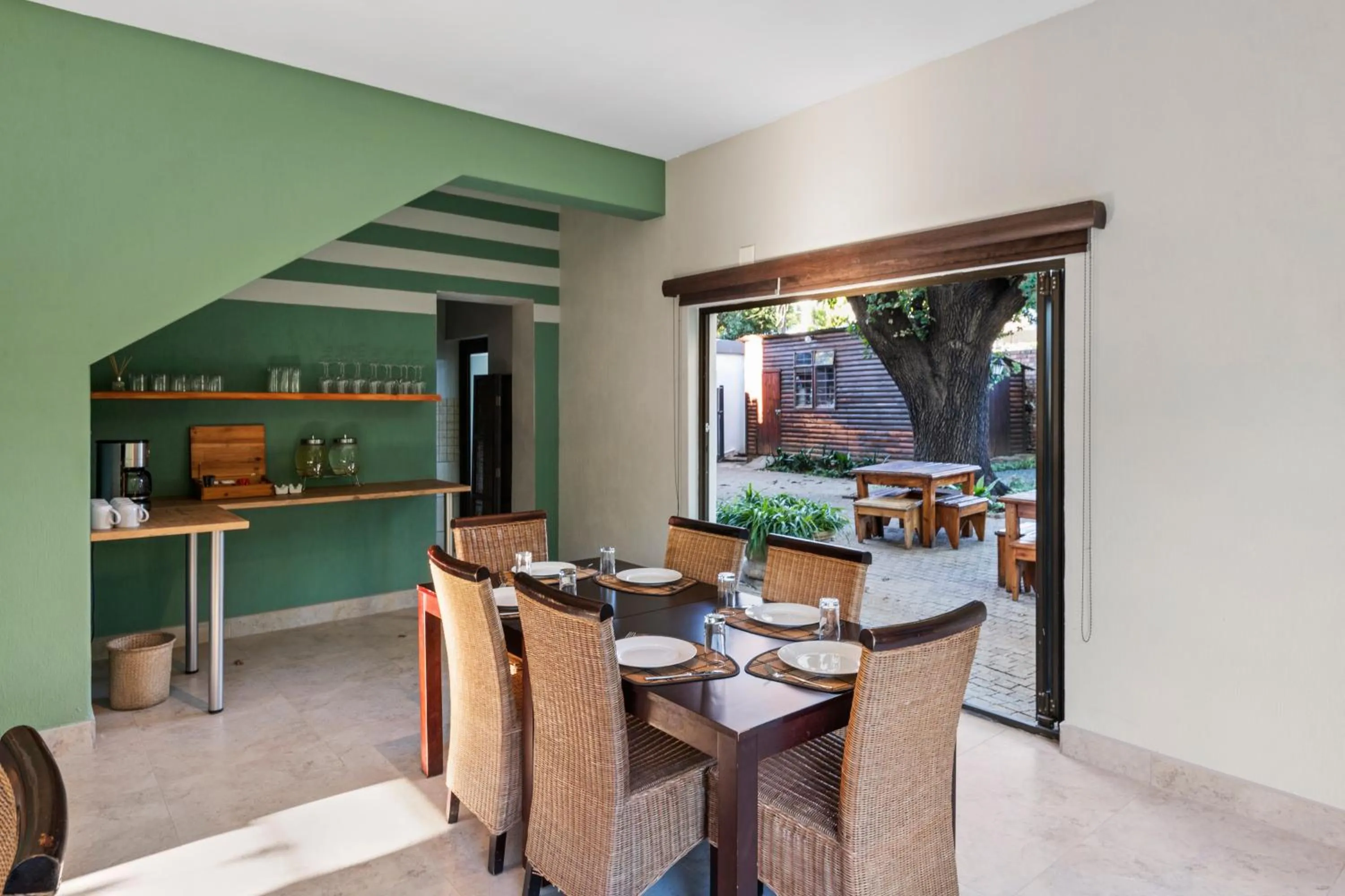 Communal lounge/ TV room in De Akker Guest House