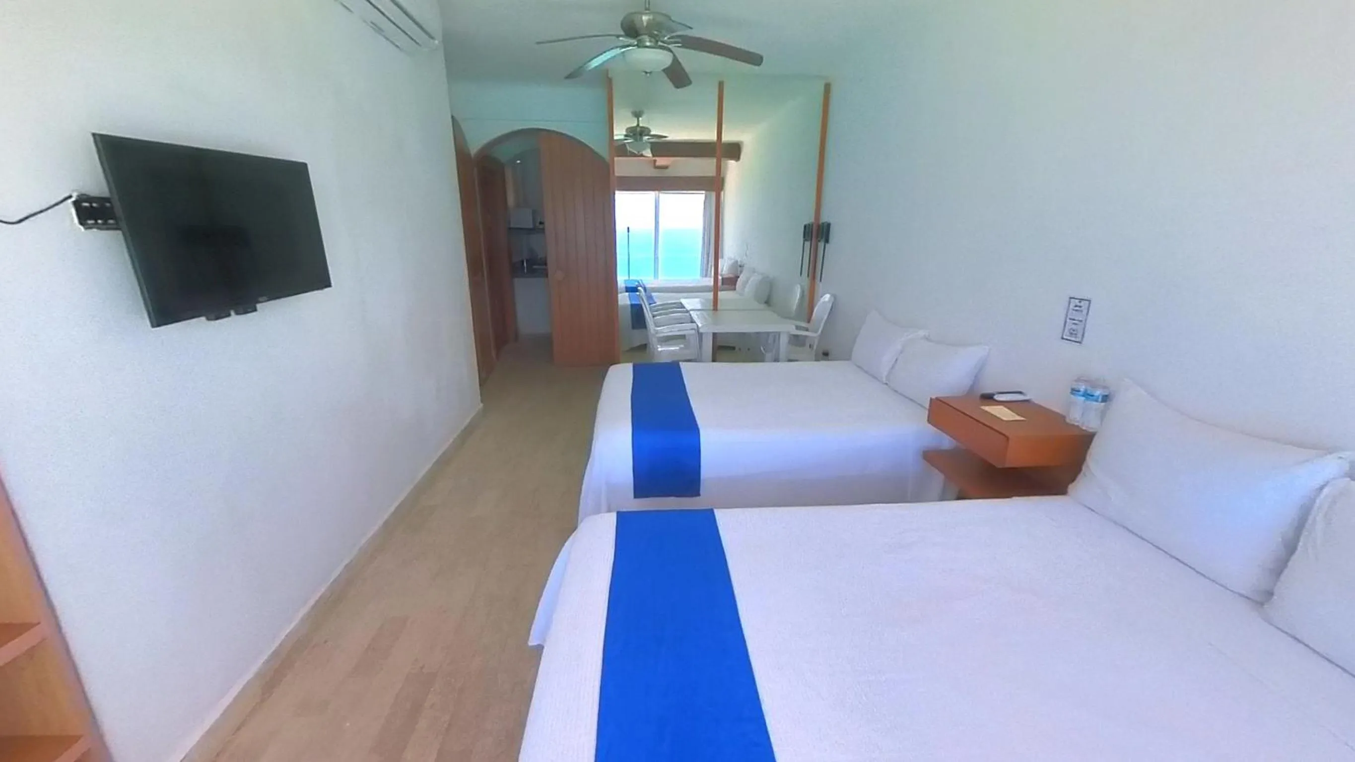 TV and multimedia in Cancún Plaza Sea View