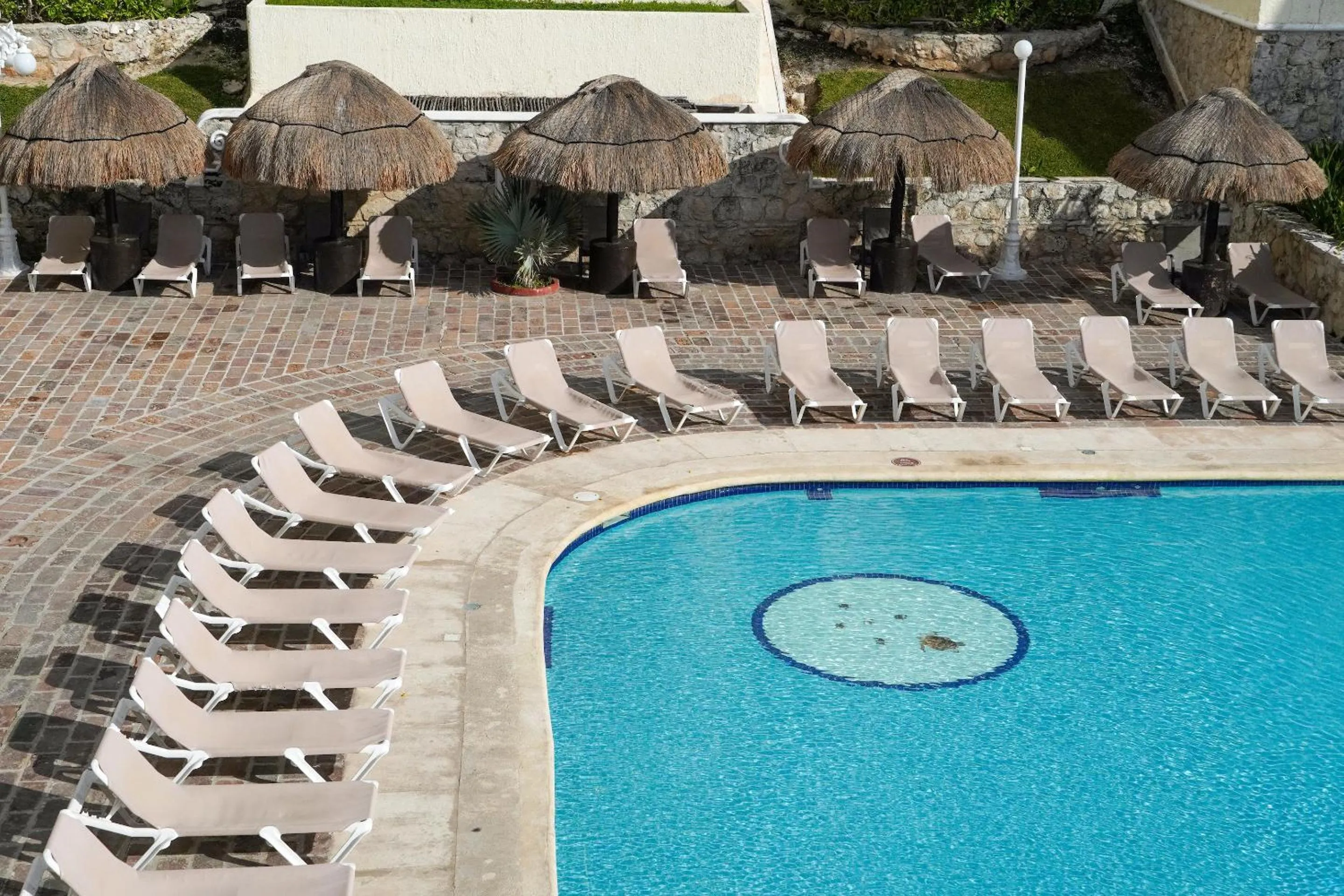 Pool view in Cancún Plaza Sea View