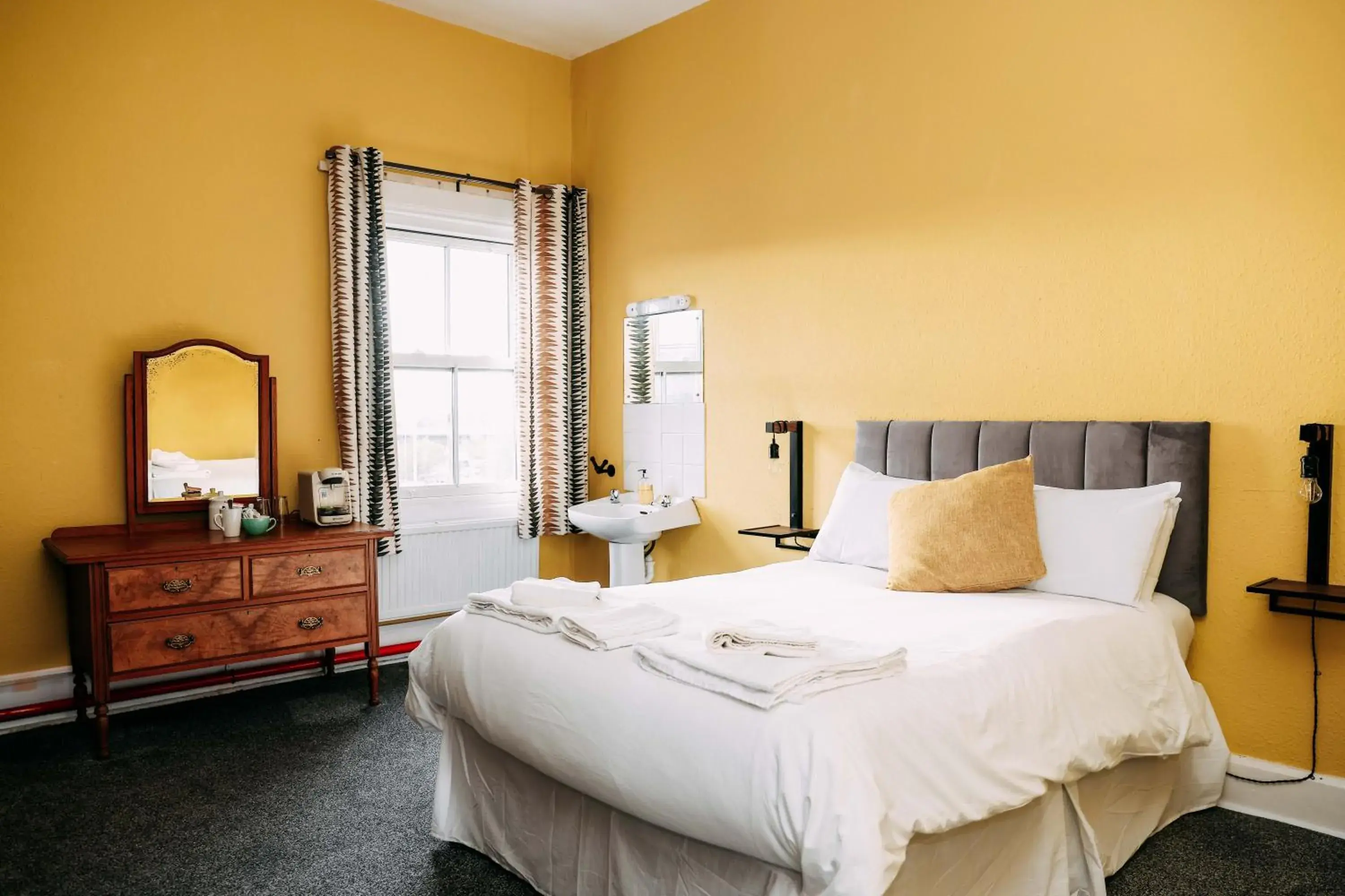 Double Room with Shared Bathroom in Station Hotel Double Room with Shared Bathroom in Station Hotel