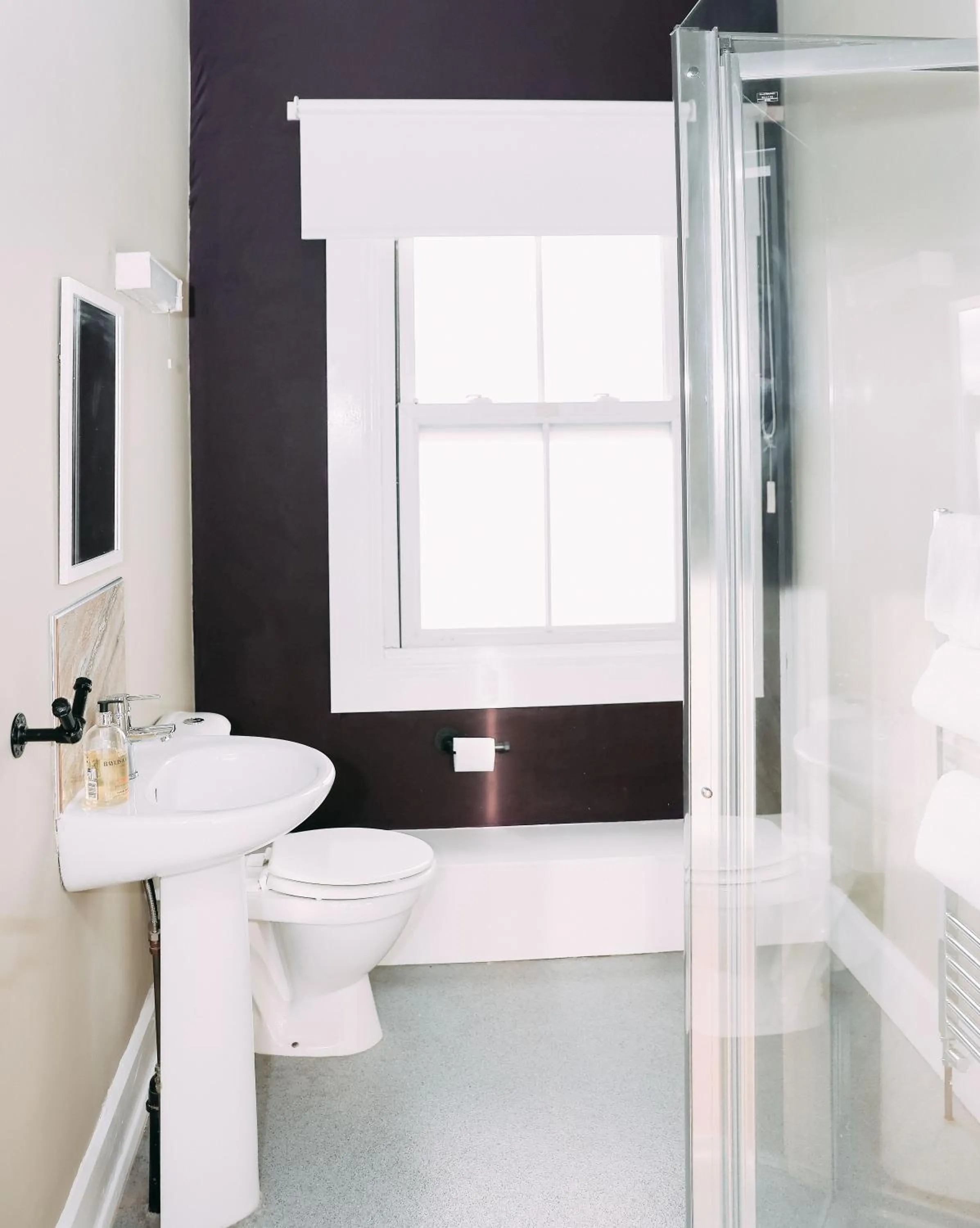 Shower in Station Hotel