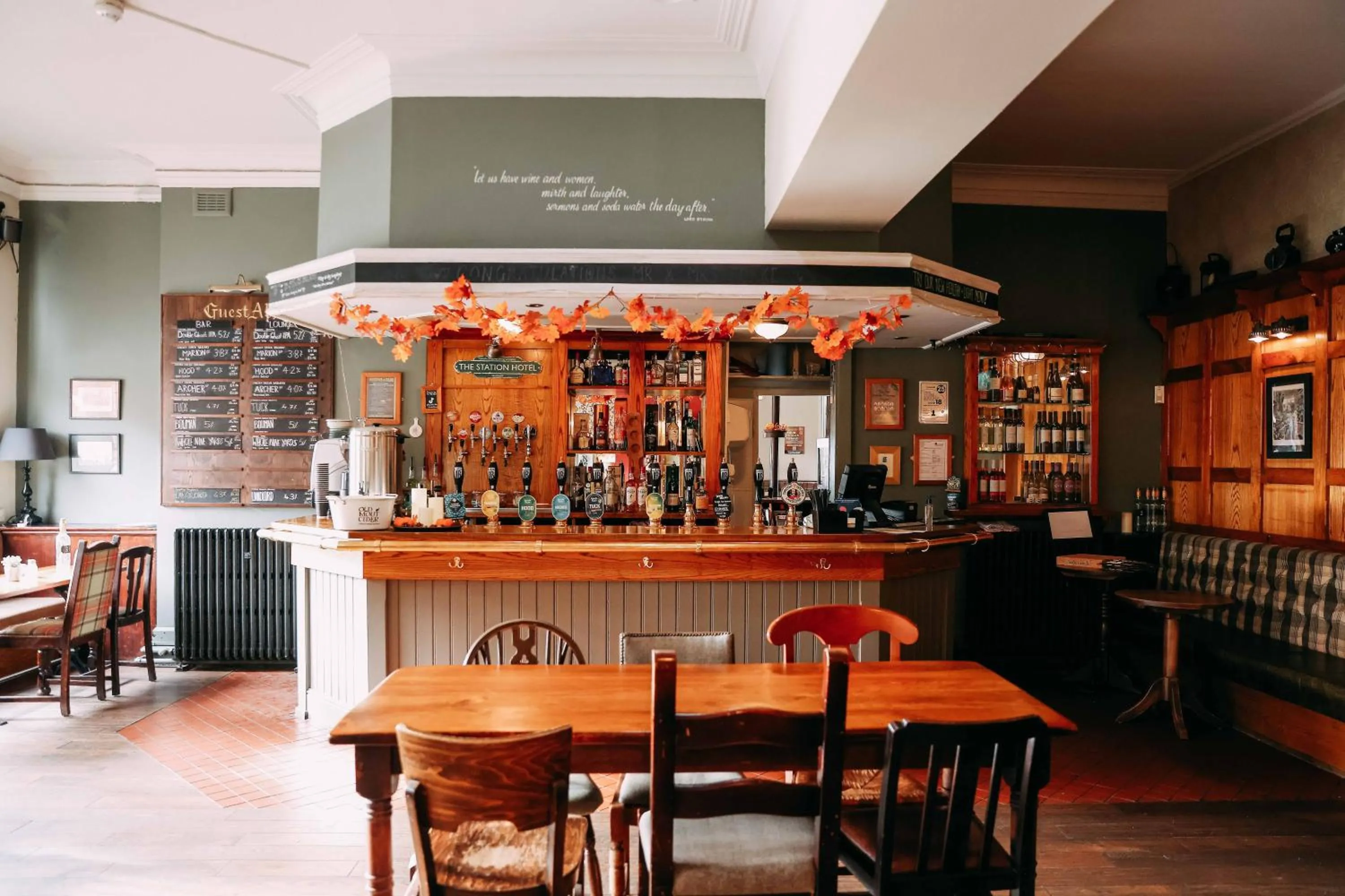 Restaurant/places to eat in Station Hotel