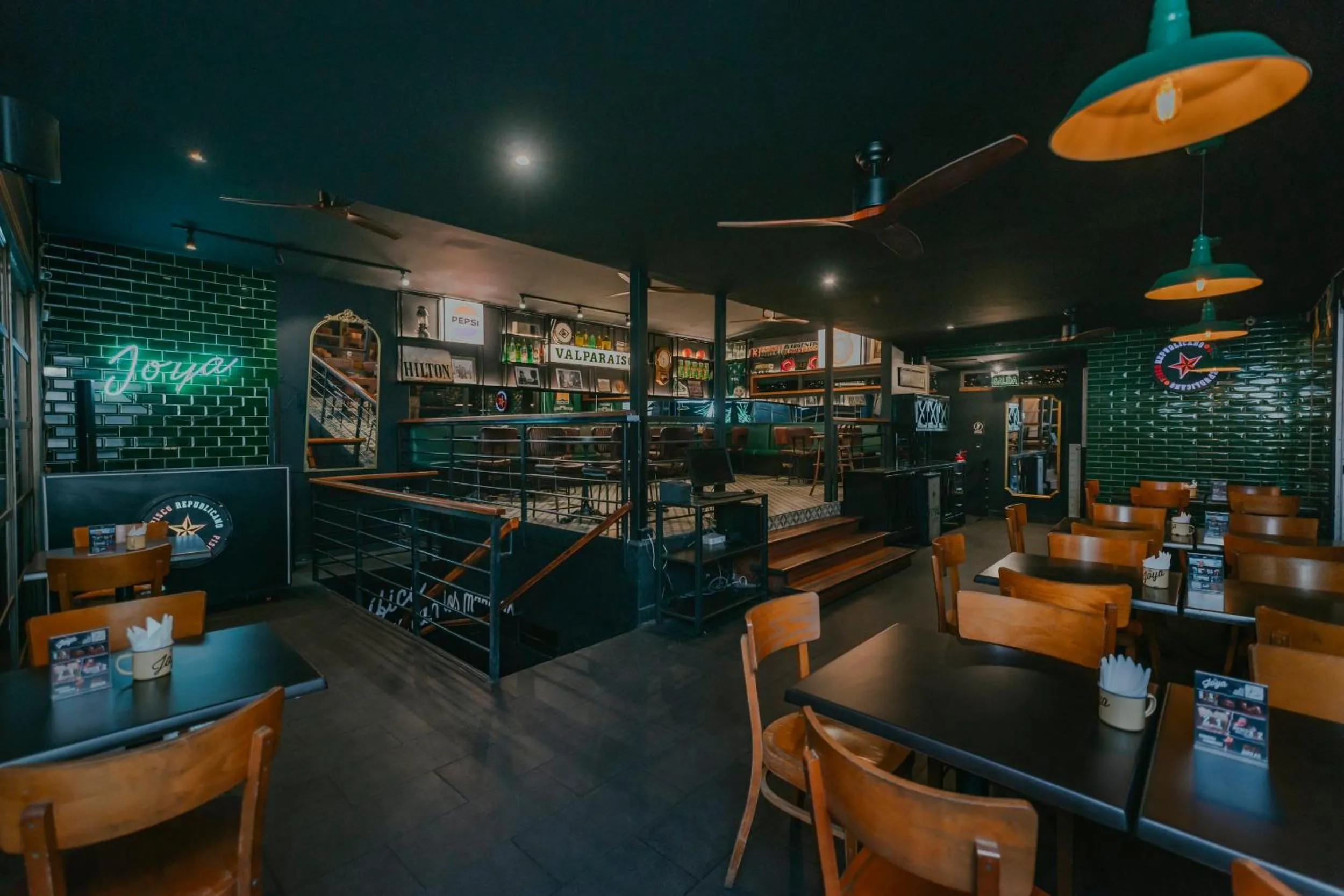 Restaurant/places to eat in La Joya Hostel