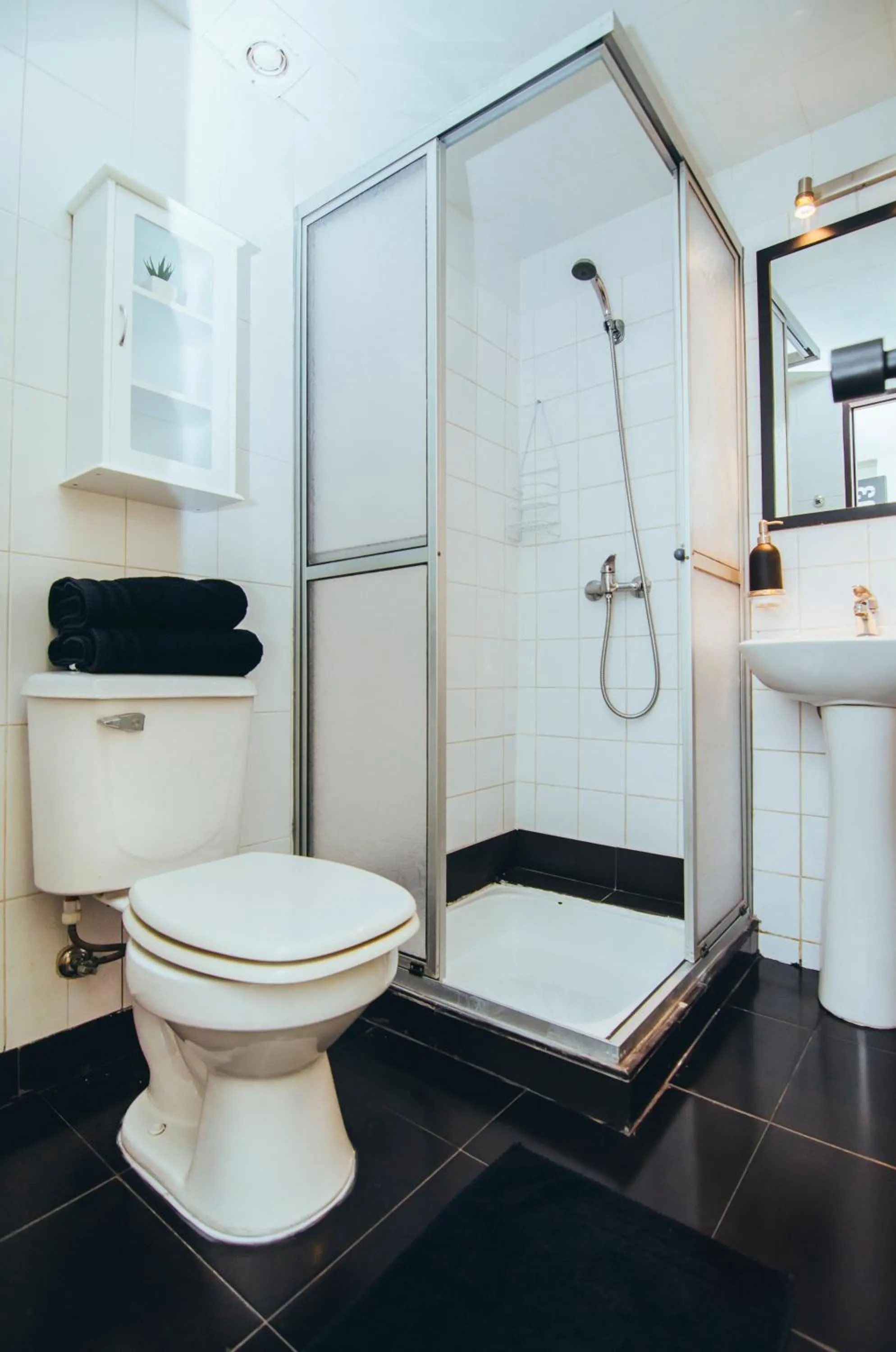 Twin Room with Private Bathroom in La Joya Hostel