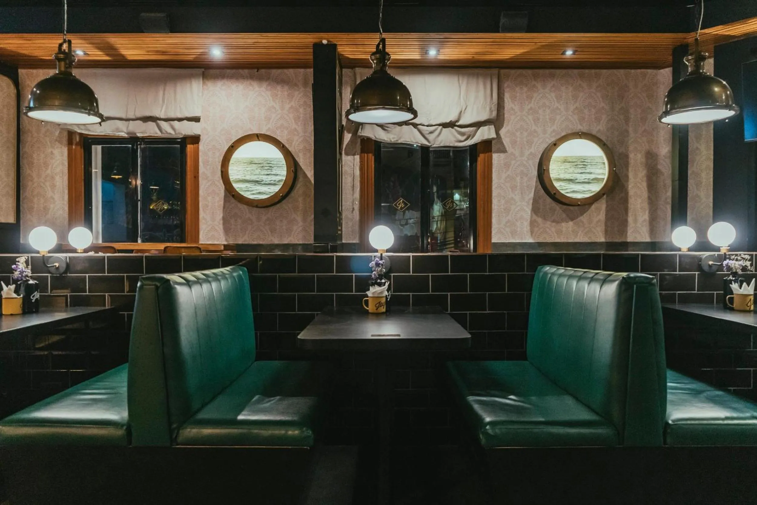 Restaurant/places to eat in La Joya Hostel