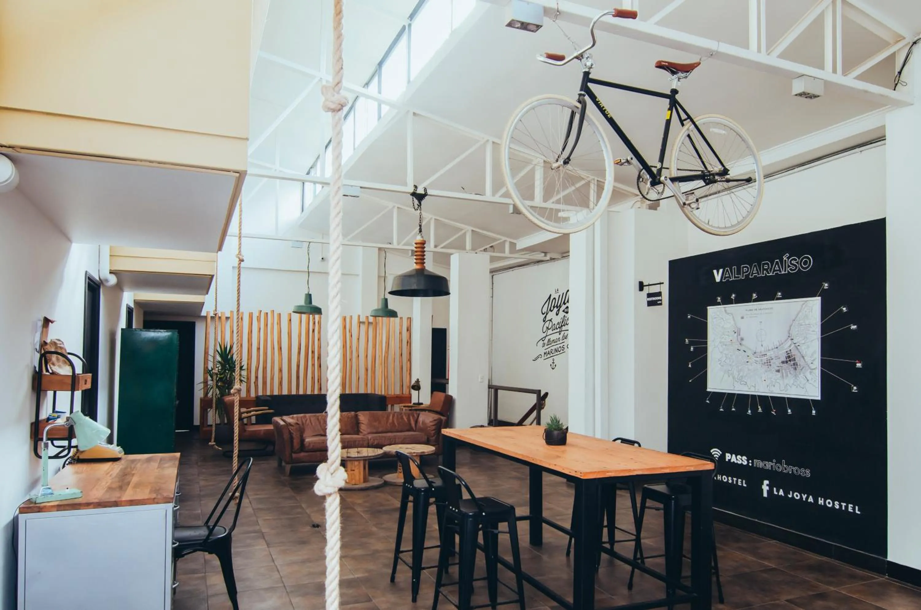 Facade/entrance in La Joya Hostel