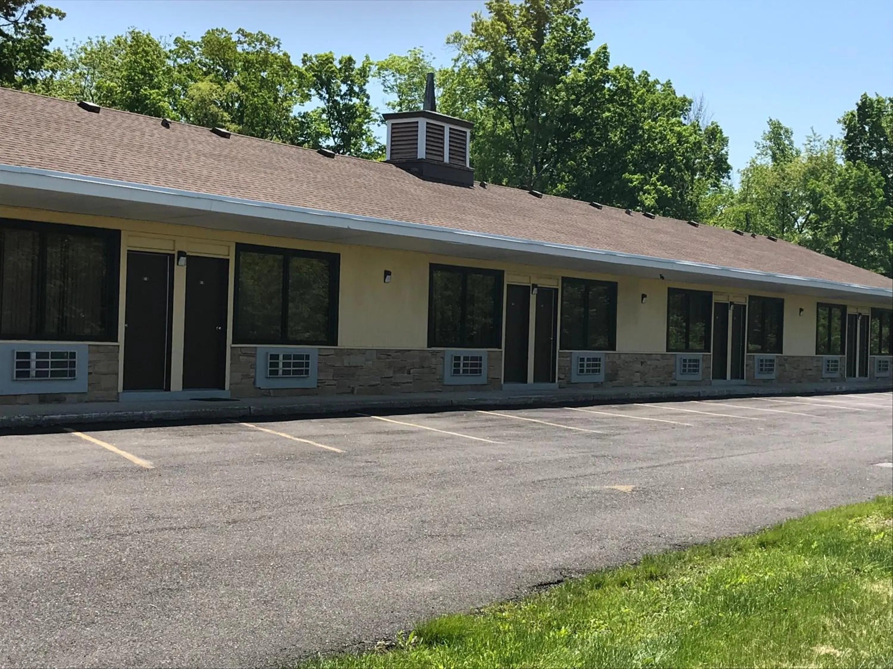 Property building in Allenwood Motel