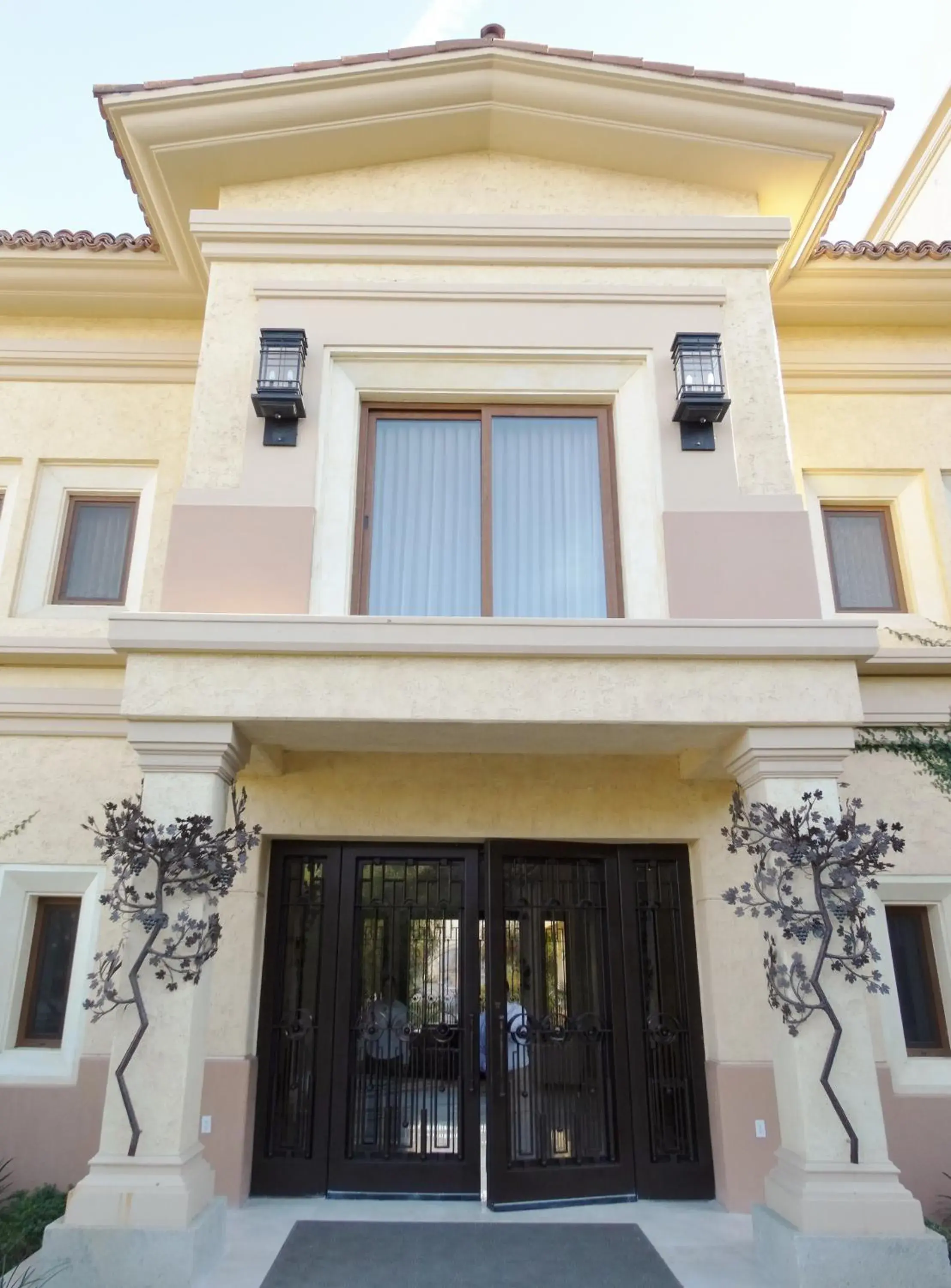 Facade/entrance in Santuario Diegueño Facade/entrance in Santuario Diegueño