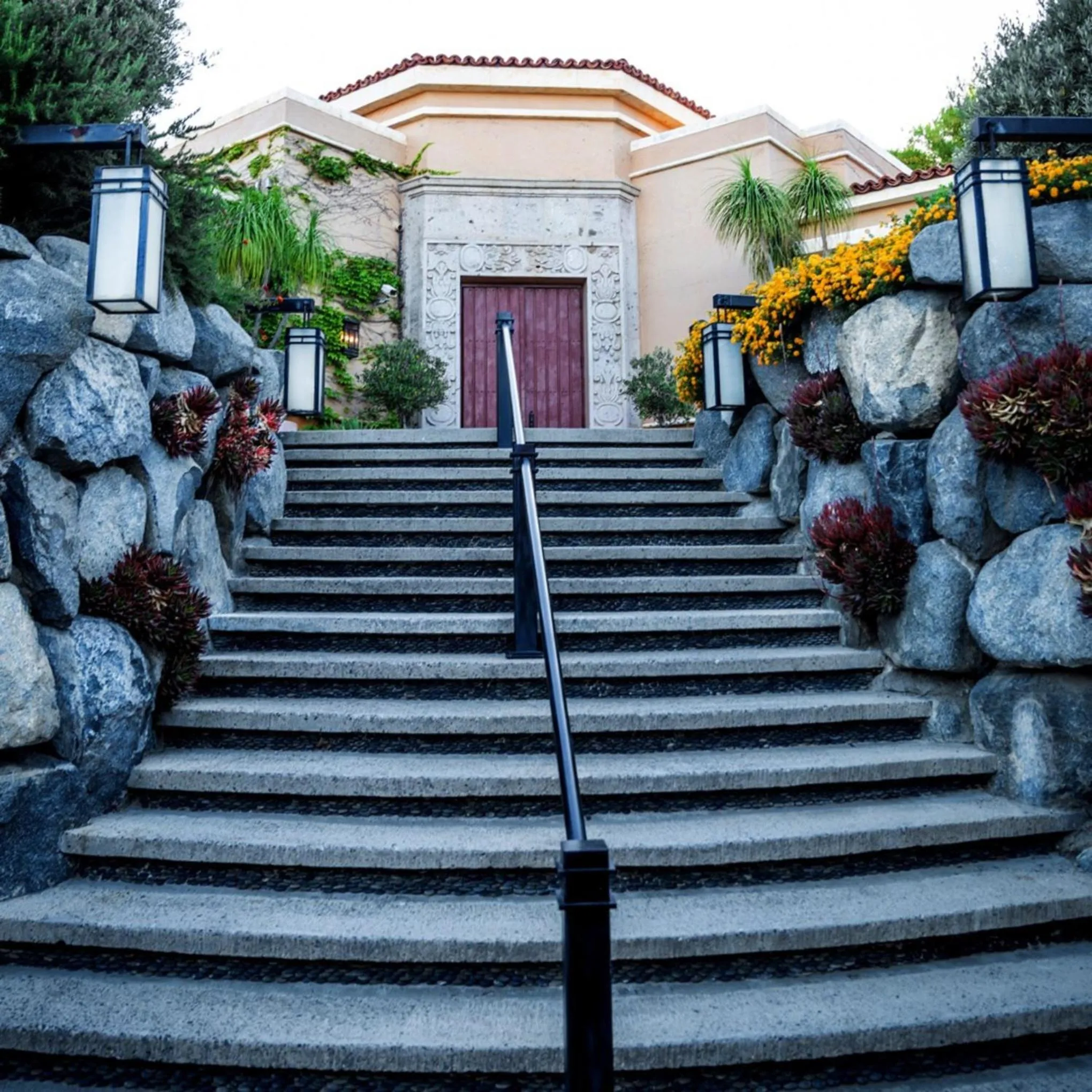 Facade/entrance in Santuario Diegueño