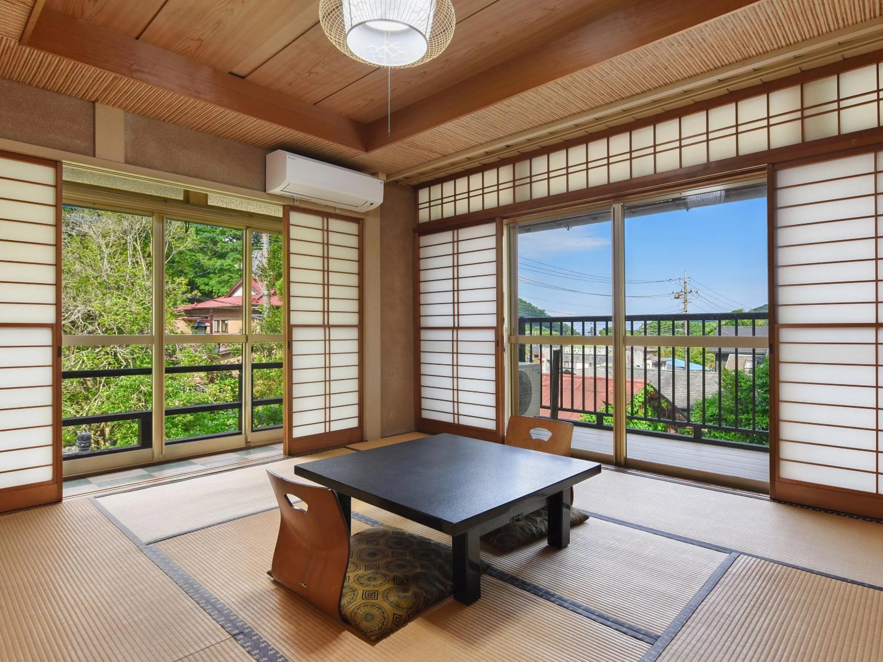 Photo of the whole room in Kageyu