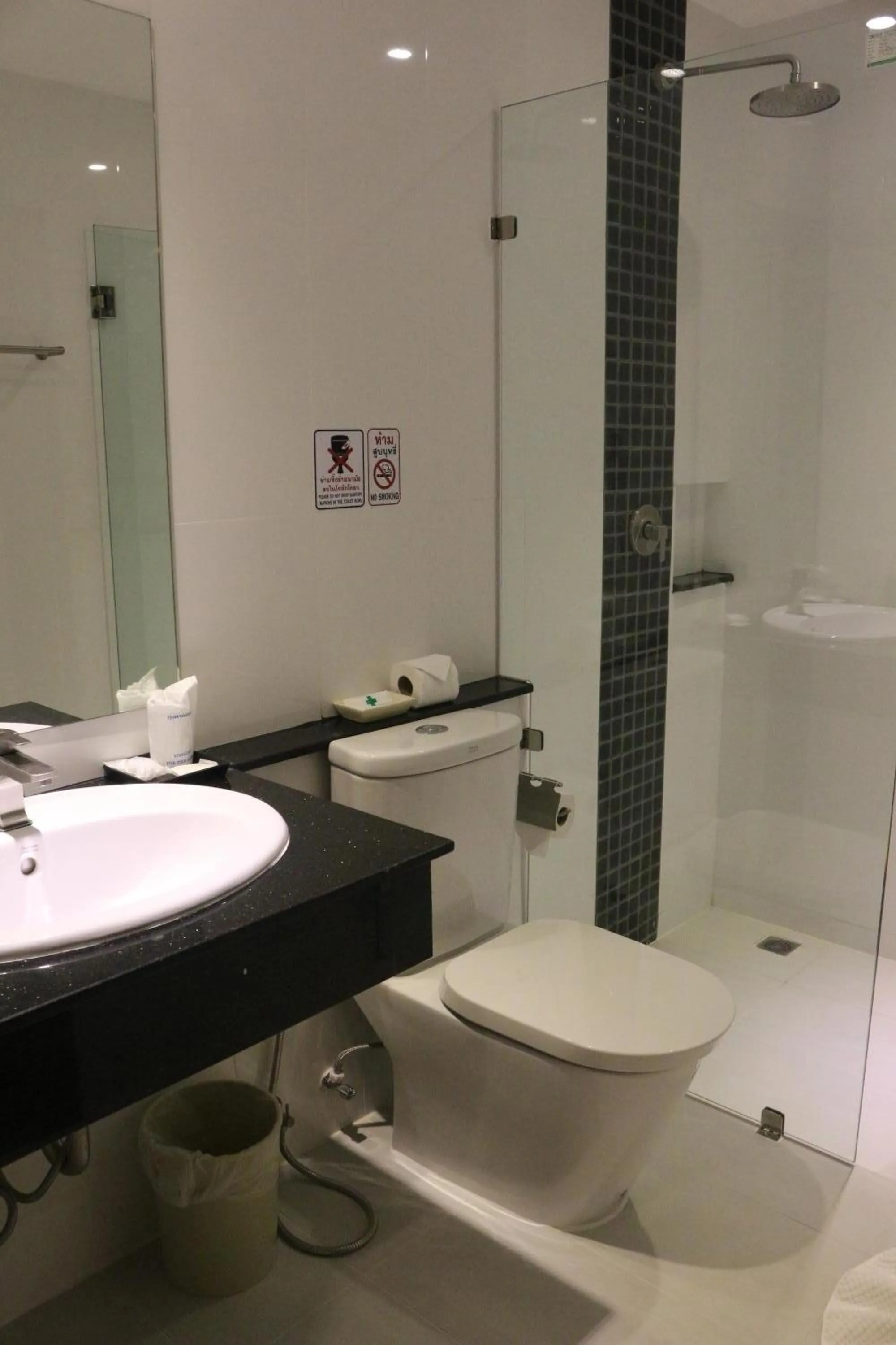 Bathroom in Crystal Lamai Hotel