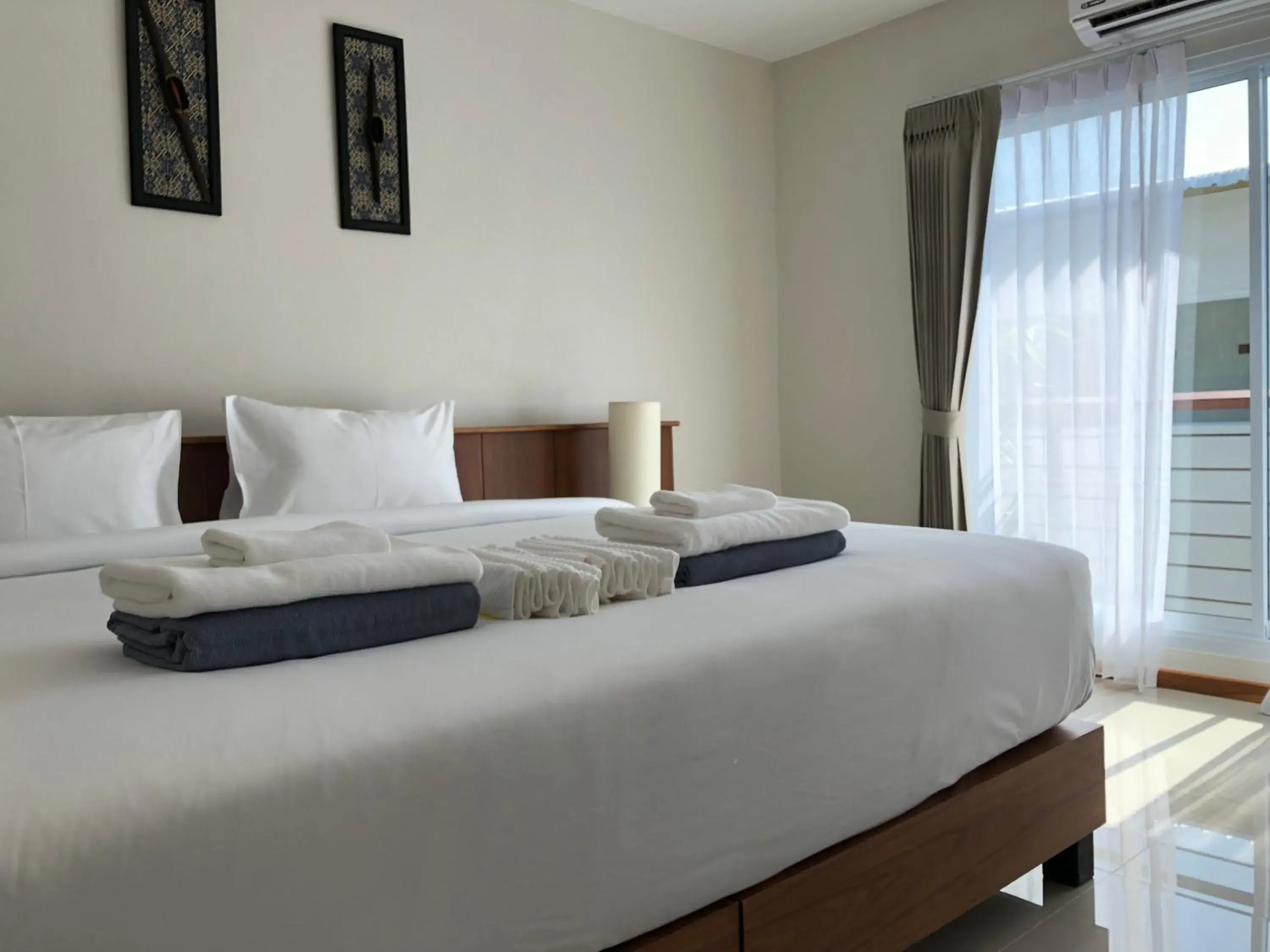 Bedroom, Bed in Crystal Lamai Hotel Bedroom, Bed in Crystal Lamai Hotel