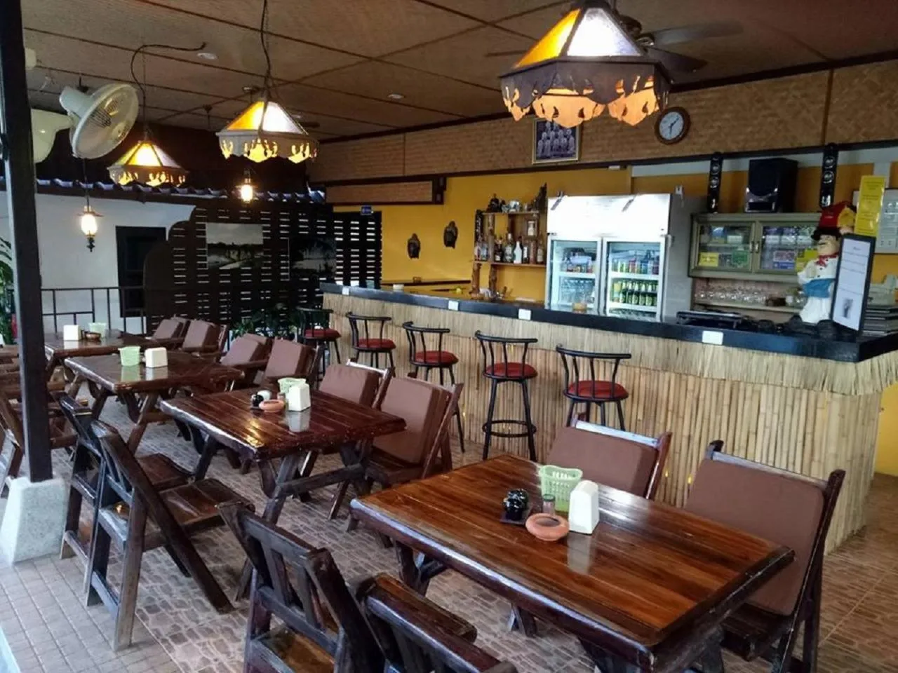 Restaurant/places to eat in Bee Nat Garden Resort