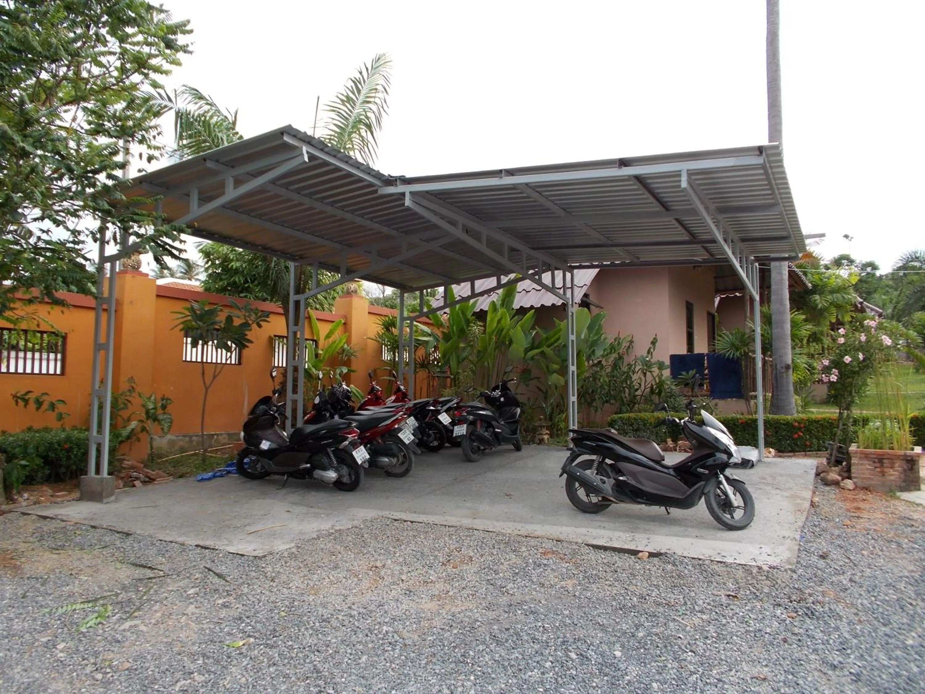 Area and facilities in Bee Nat Garden Resort