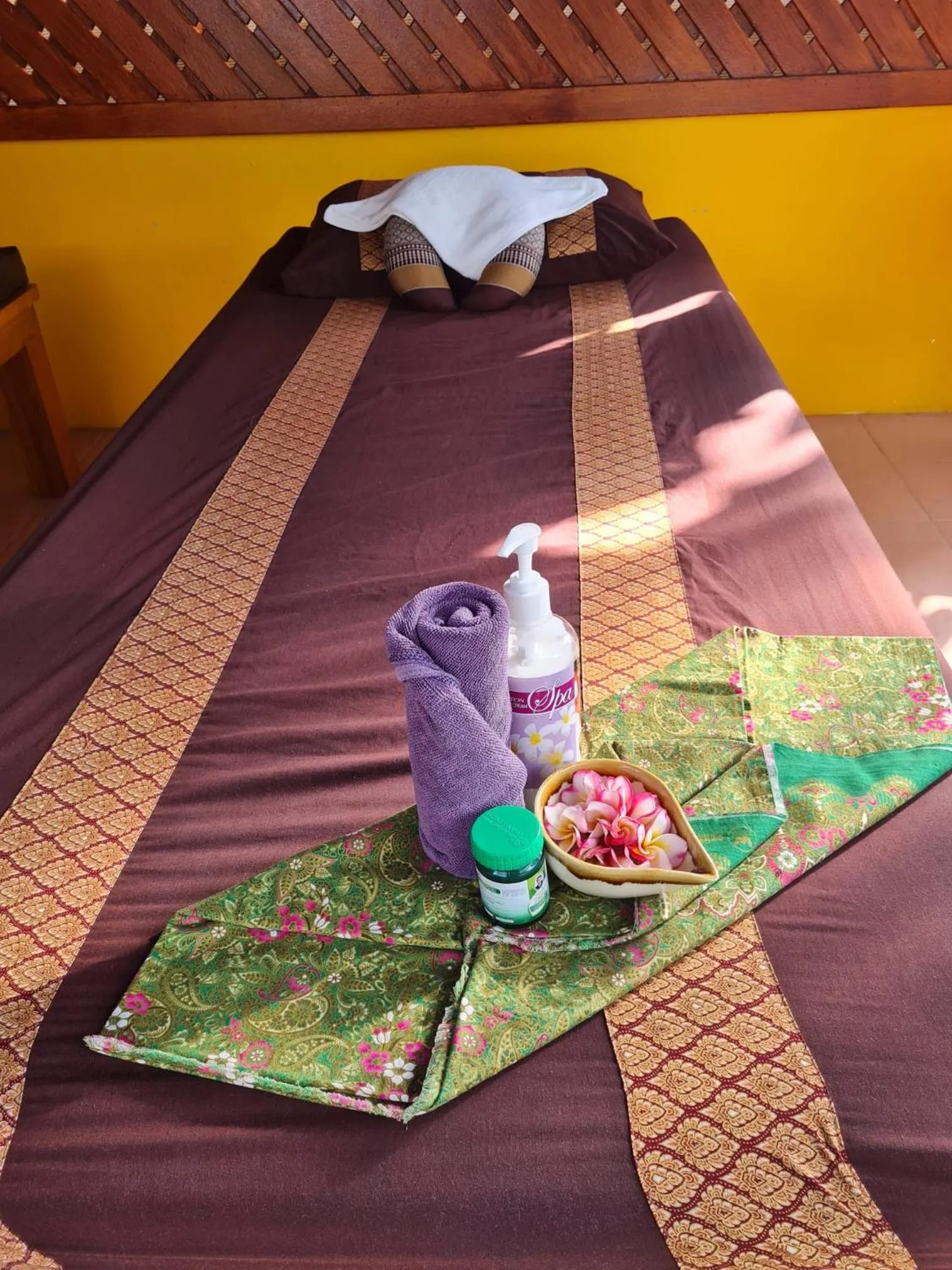 Massage in Bee Nat Garden Resort