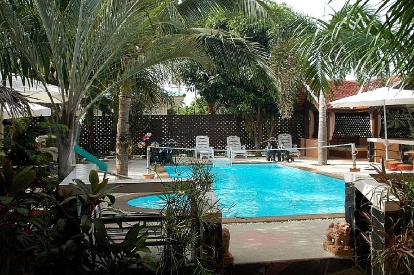 Swimming pool in Bee Nat Garden Resort