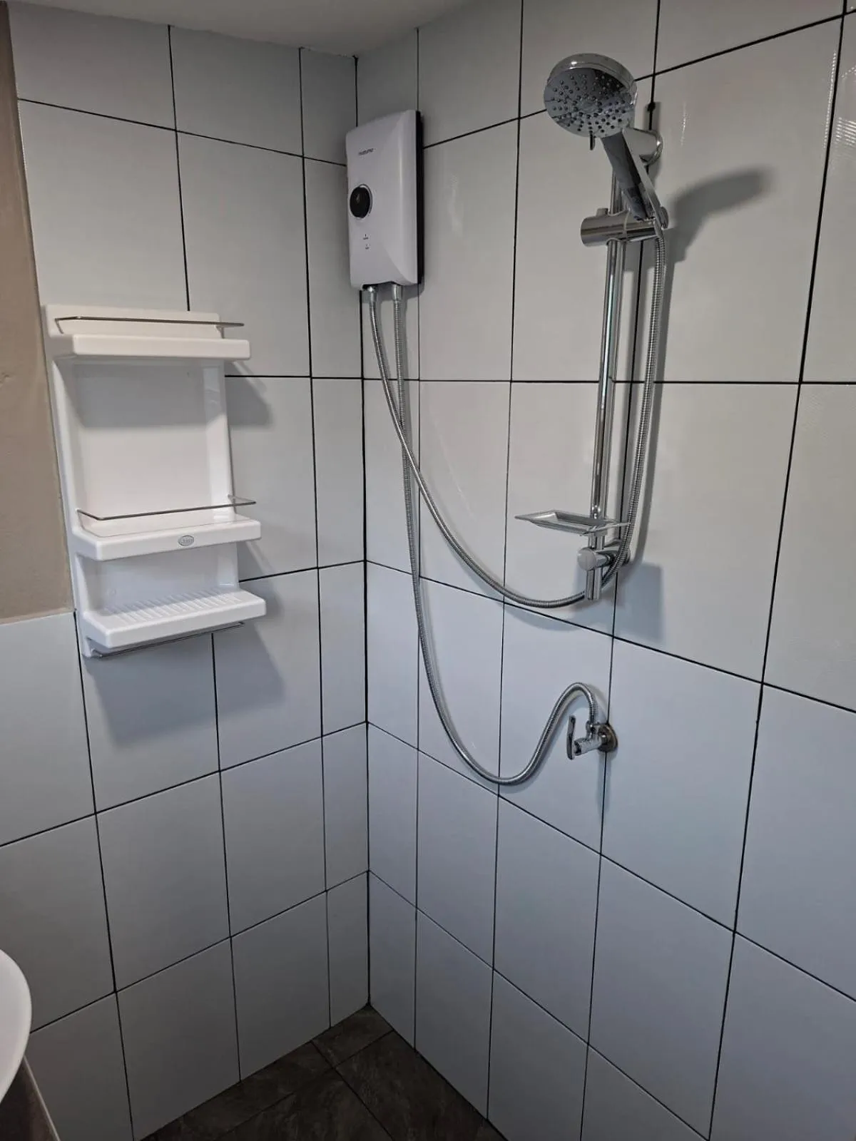 Shower in Bee Nat Garden Resort