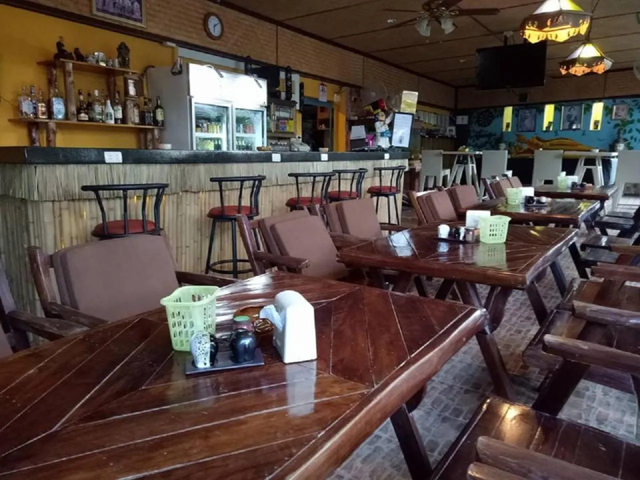 Restaurant/places to eat in Bee Nat Garden Resort