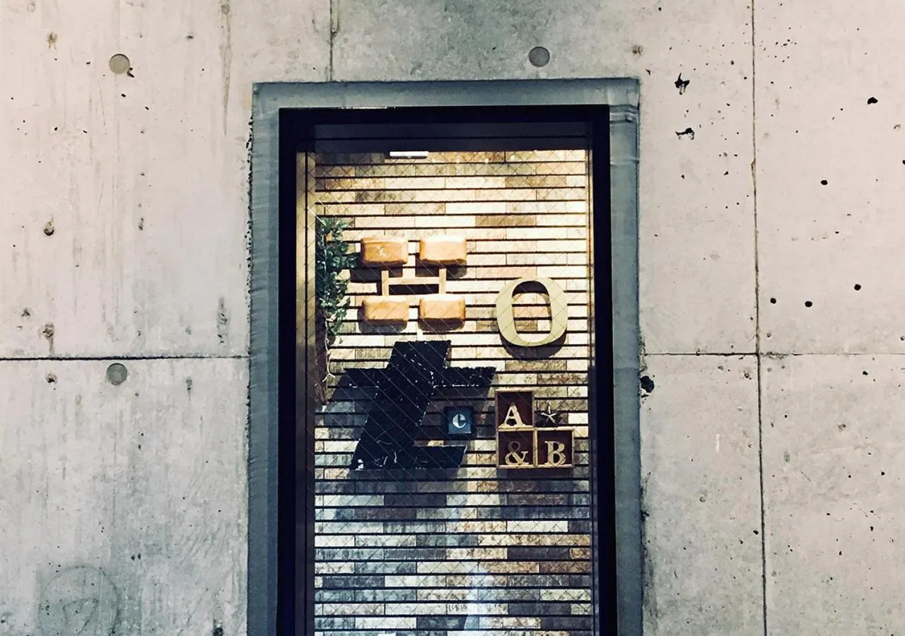 Decorative detail in Kangaroo Hotel Side B