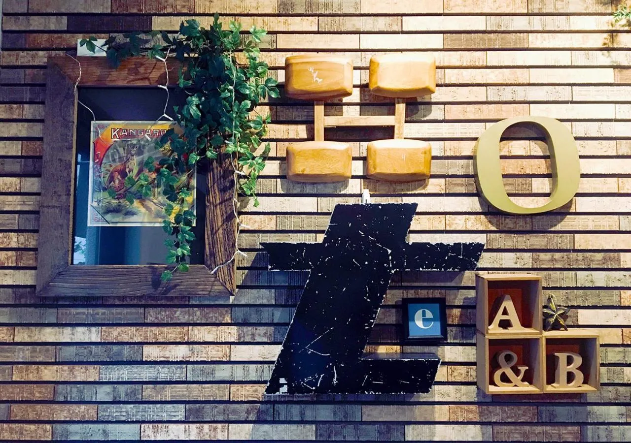 Decorative detail in Kangaroo Hotel Side B