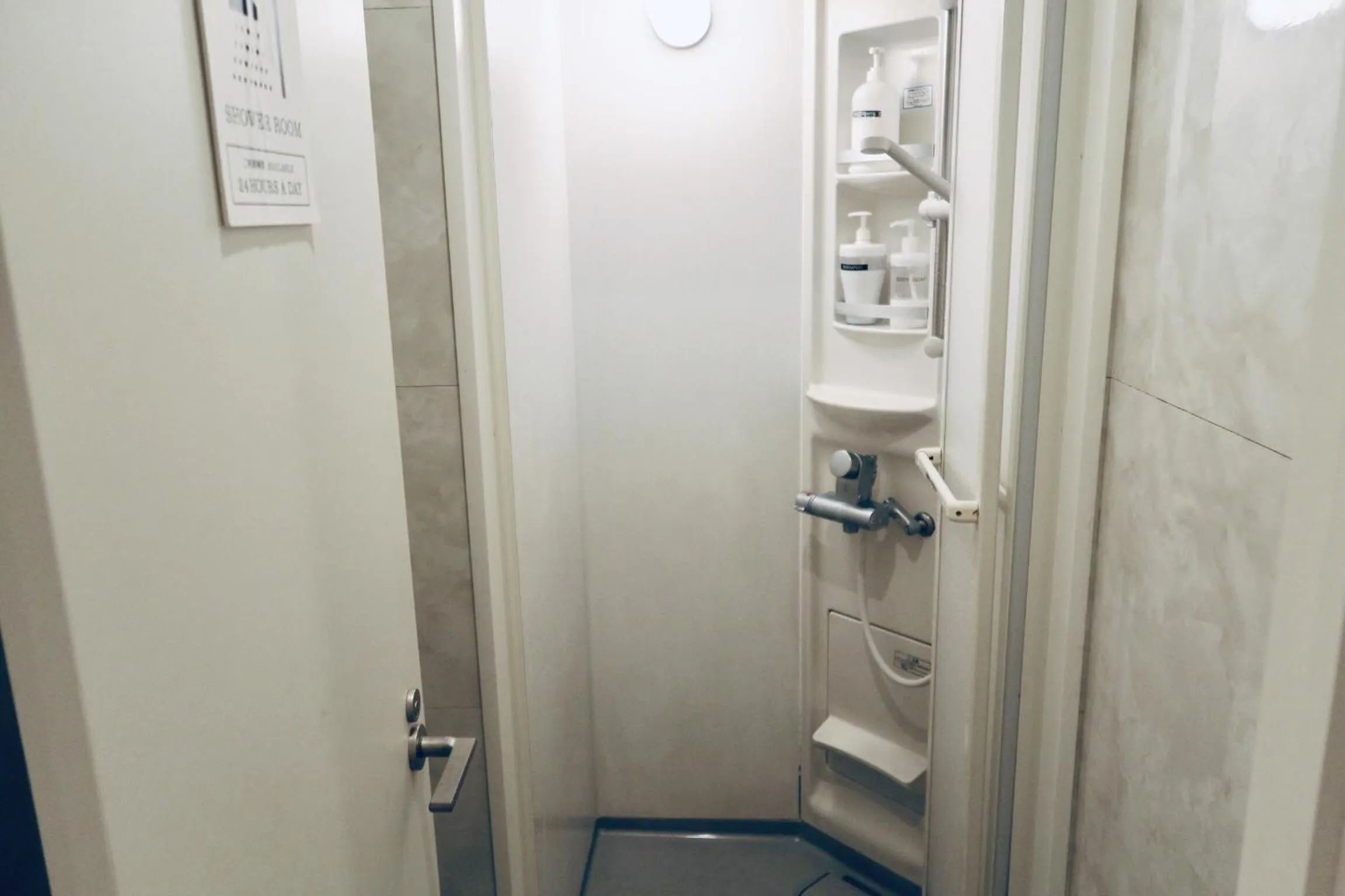 Area and facilities, Bathroom in Kangaroo Hotel Side B