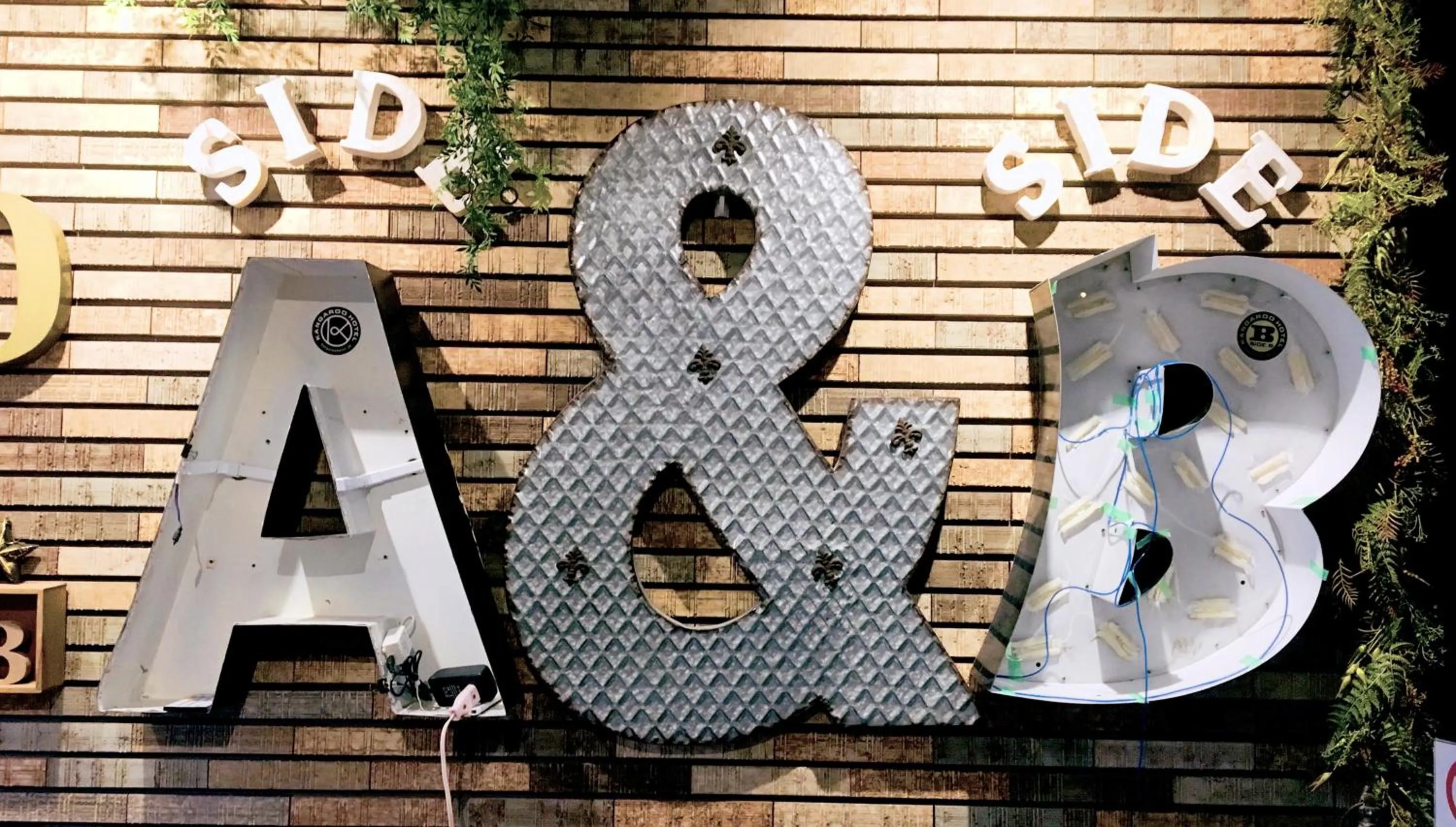 Decorative detail in Kangaroo Hotel Side B