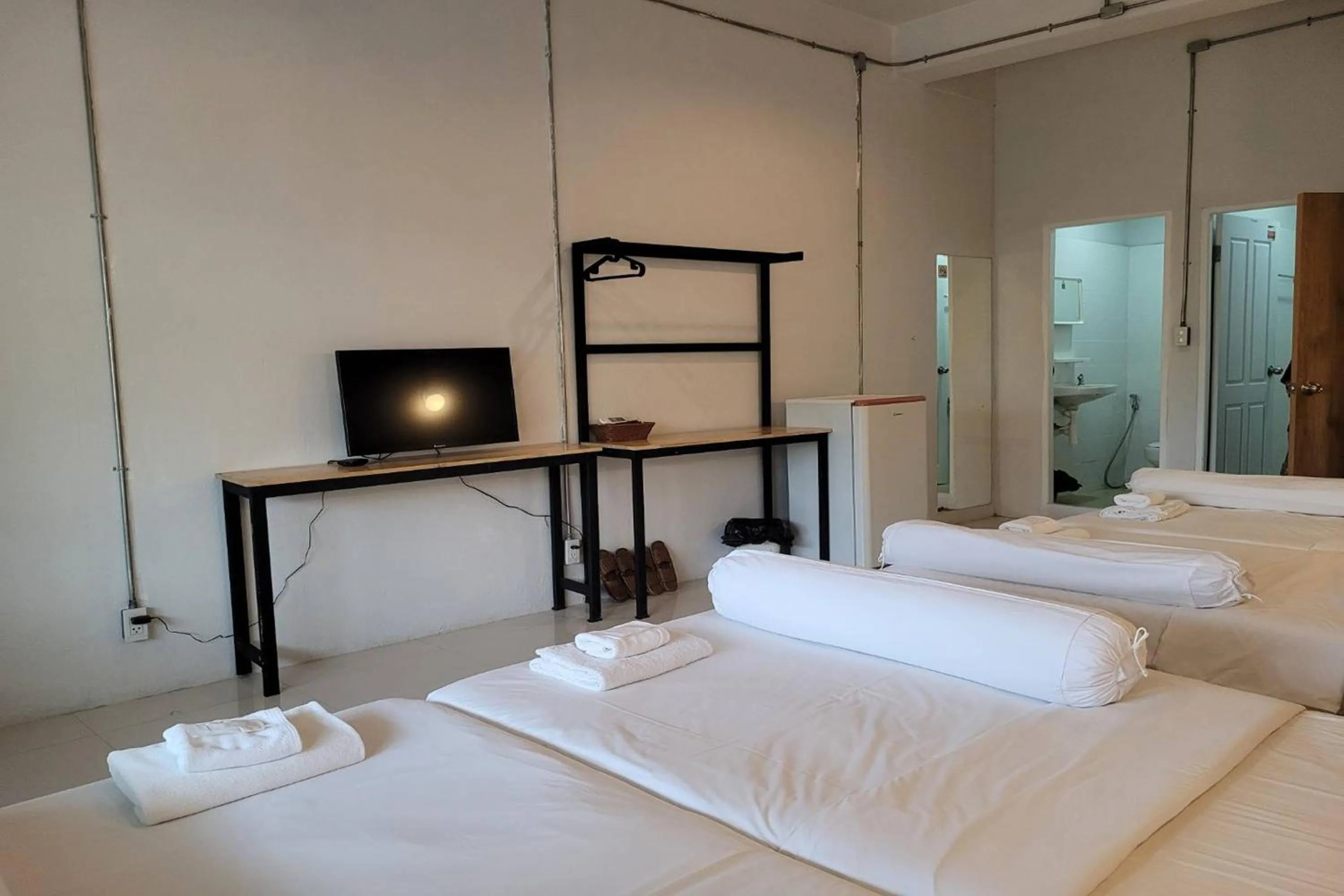 Bedroom, Bed in ASAYA House