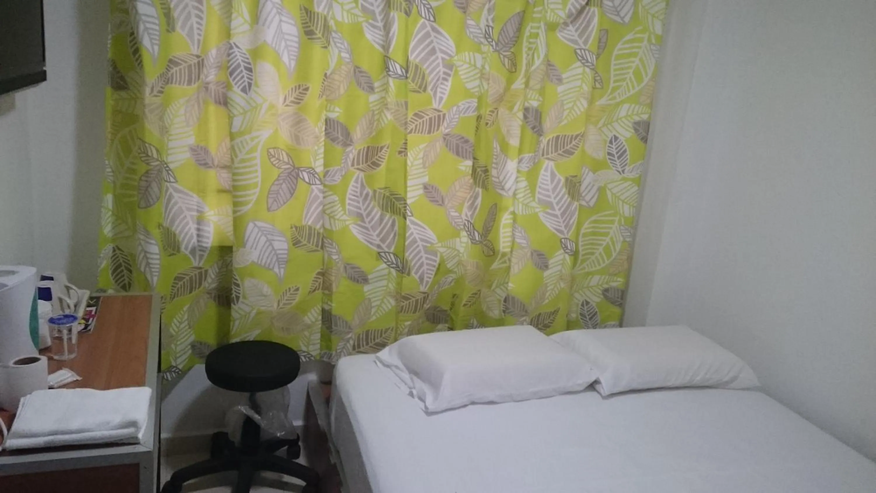 Property building, Bed in Axis Hotel